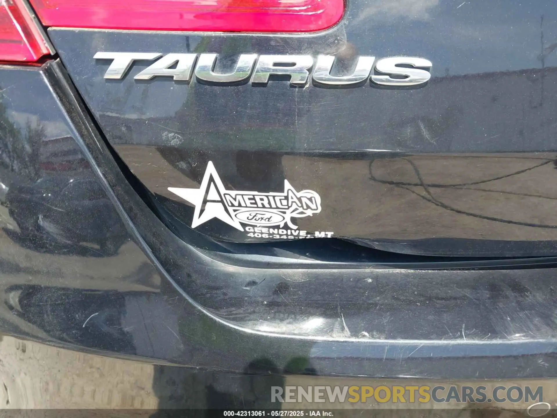 19 Photograph of a damaged car 1FAHP2J88KG115041 FORD TAURUS 2019