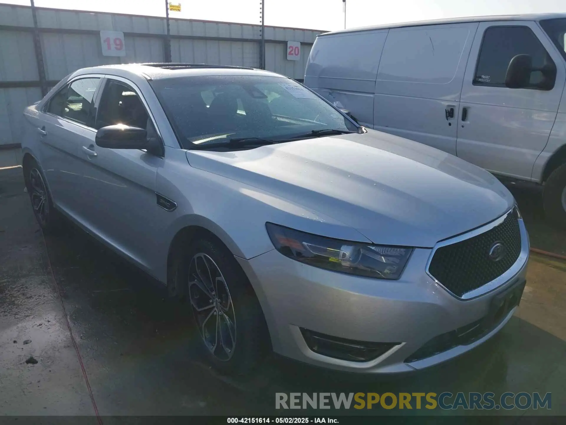 1 Photograph of a damaged car 1FAHP2KT7KG117933 FORD TAURUS 2019