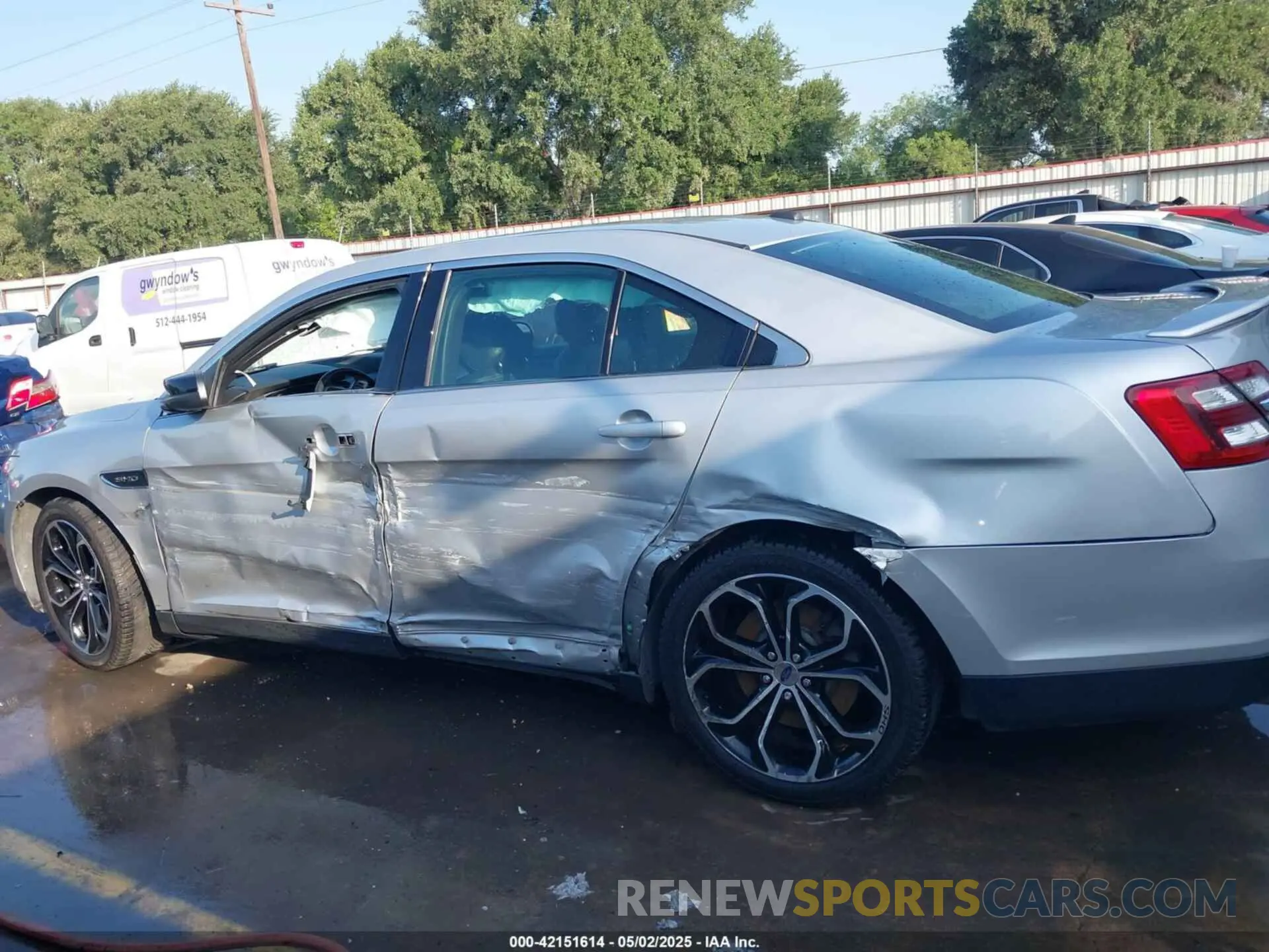 14 Photograph of a damaged car 1FAHP2KT7KG117933 FORD TAURUS 2019