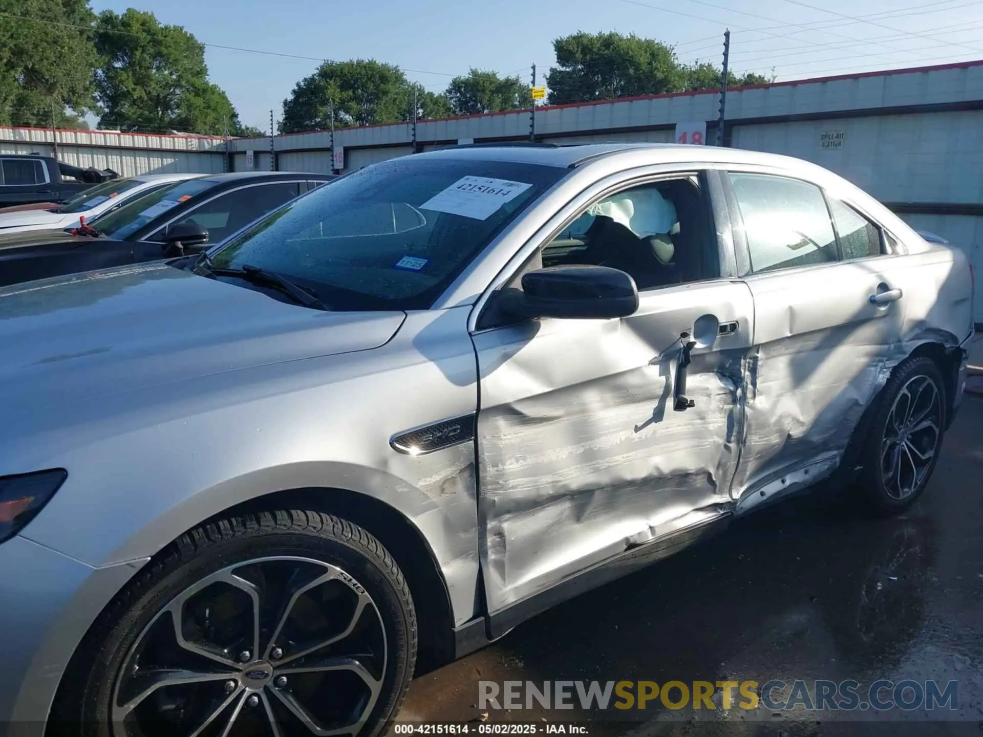 17 Photograph of a damaged car 1FAHP2KT7KG117933 FORD TAURUS 2019