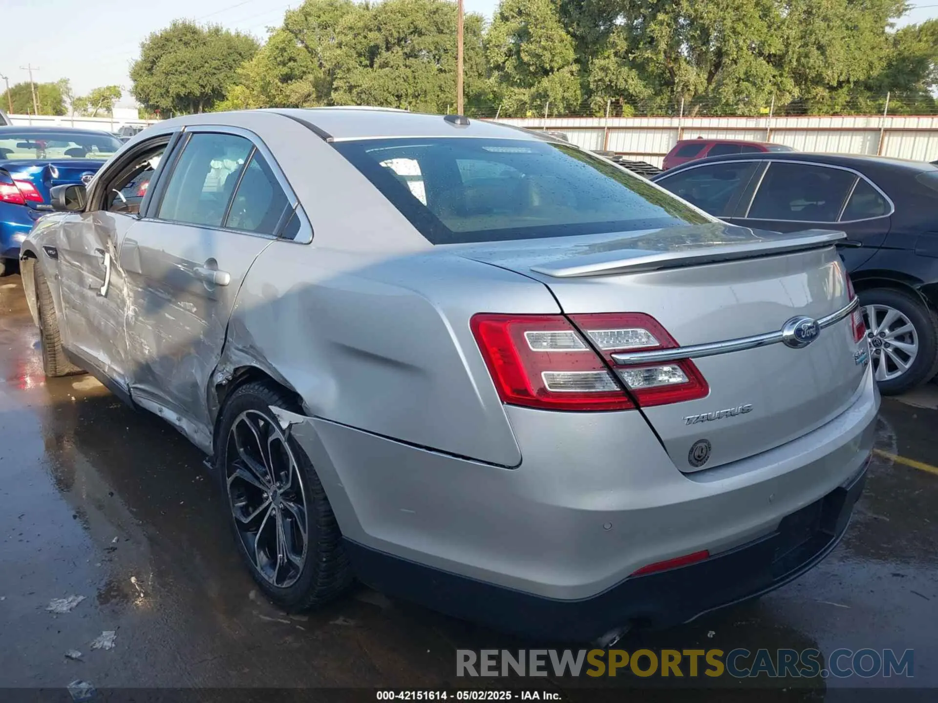 3 Photograph of a damaged car 1FAHP2KT7KG117933 FORD TAURUS 2019