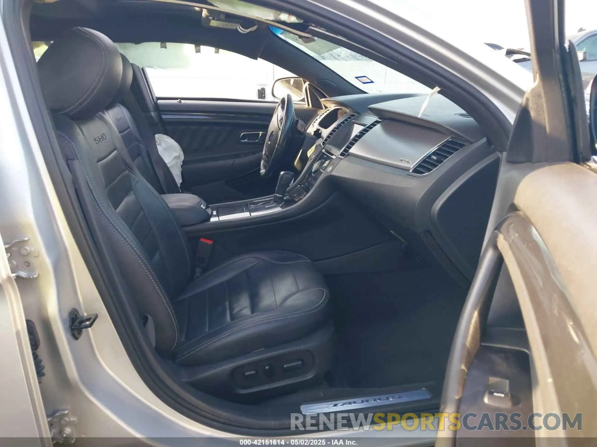5 Photograph of a damaged car 1FAHP2KT7KG117933 FORD TAURUS 2019
