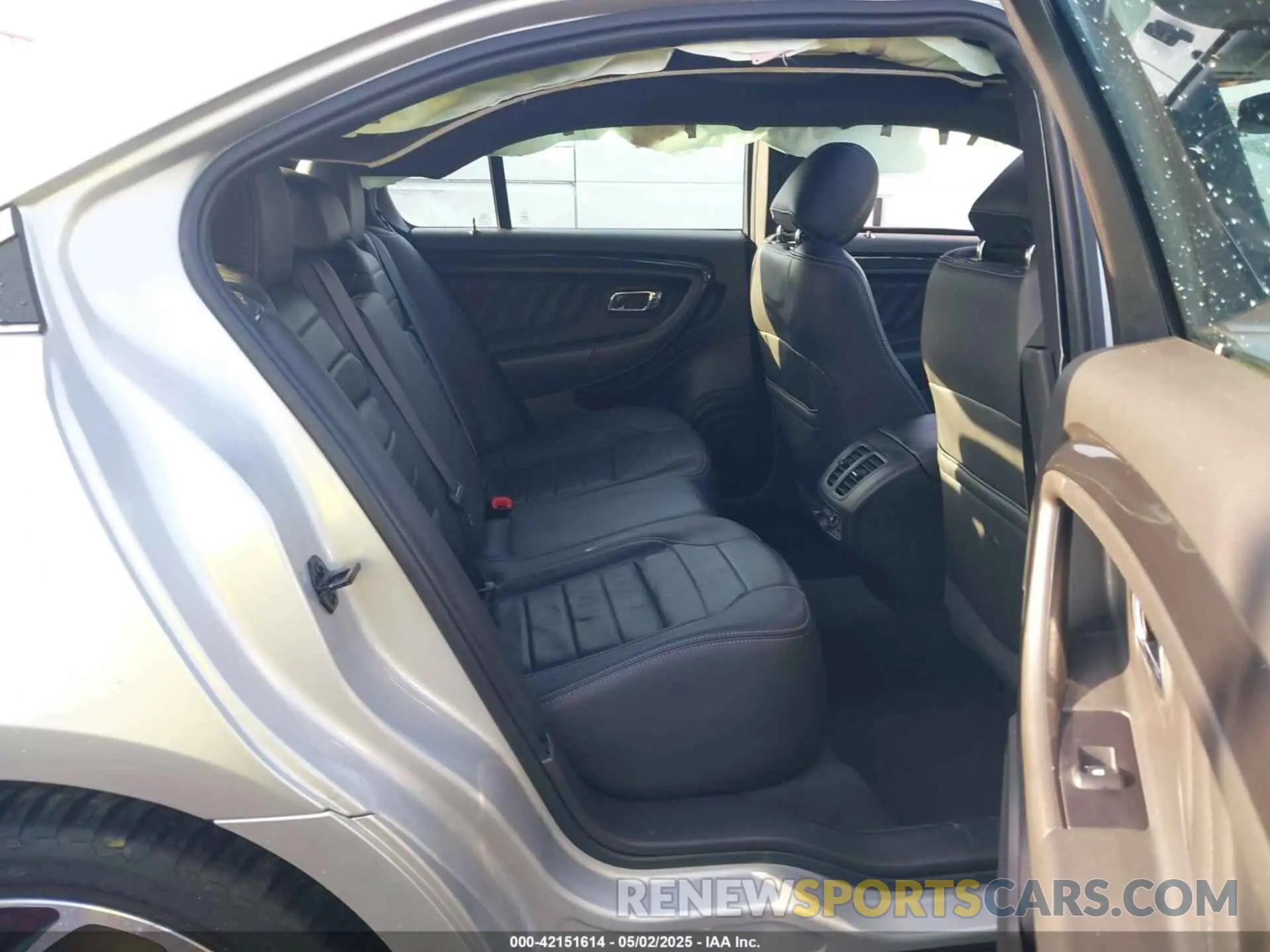 8 Photograph of a damaged car 1FAHP2KT7KG117933 FORD TAURUS 2019