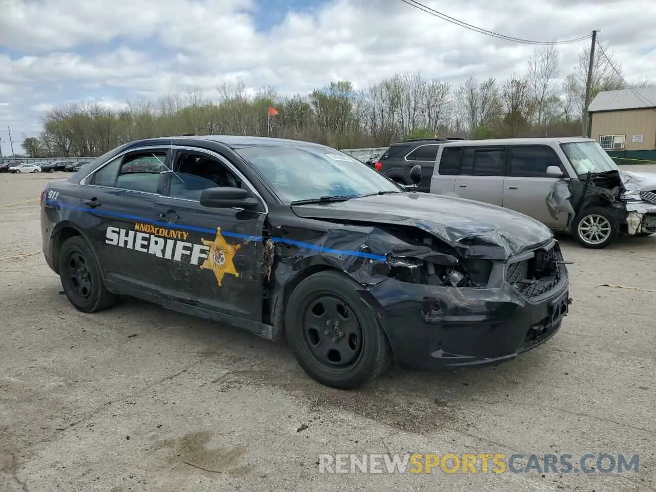 4 Photograph of a damaged car 1FAHP2MKXKG112262 FORD TAURUS 2019
