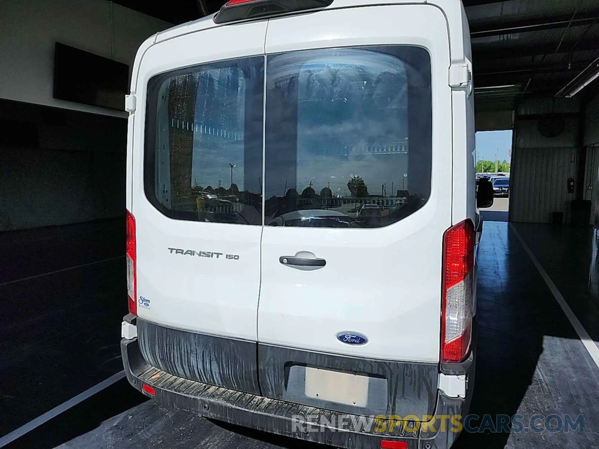 10 Photograph of a damaged car 1FTYE1CM4KKA09347 FORD TRANSIT-150 2019