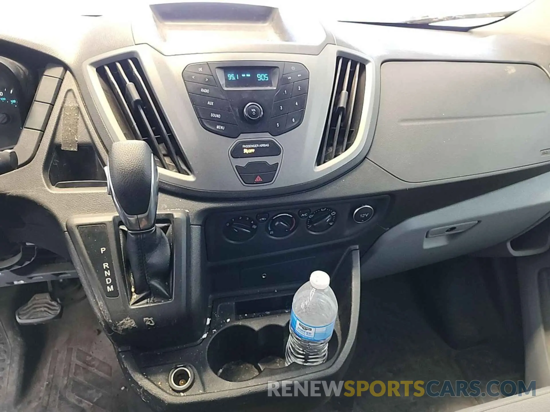 4 Photograph of a damaged car 1FTYE1CM4KKA09347 FORD TRANSIT-150 2019