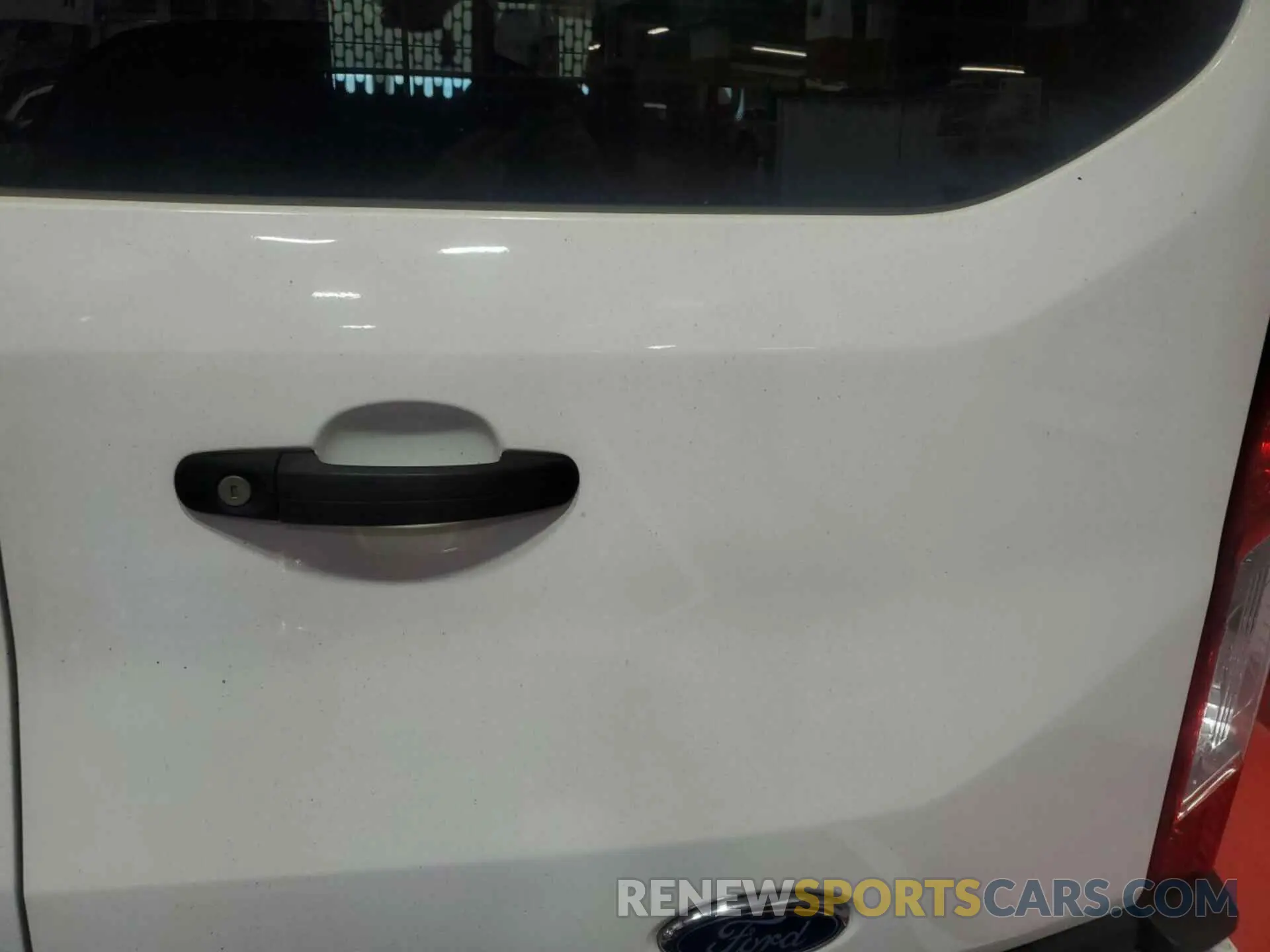 25 Photograph of a damaged car 1FTYE1YM0KKB28313 FORD TRANSIT-150 2019