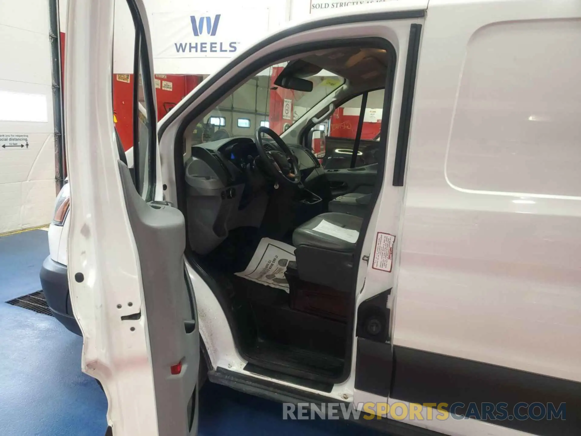 3 Photograph of a damaged car 1FTYE1YM0KKB28313 FORD TRANSIT-150 2019
