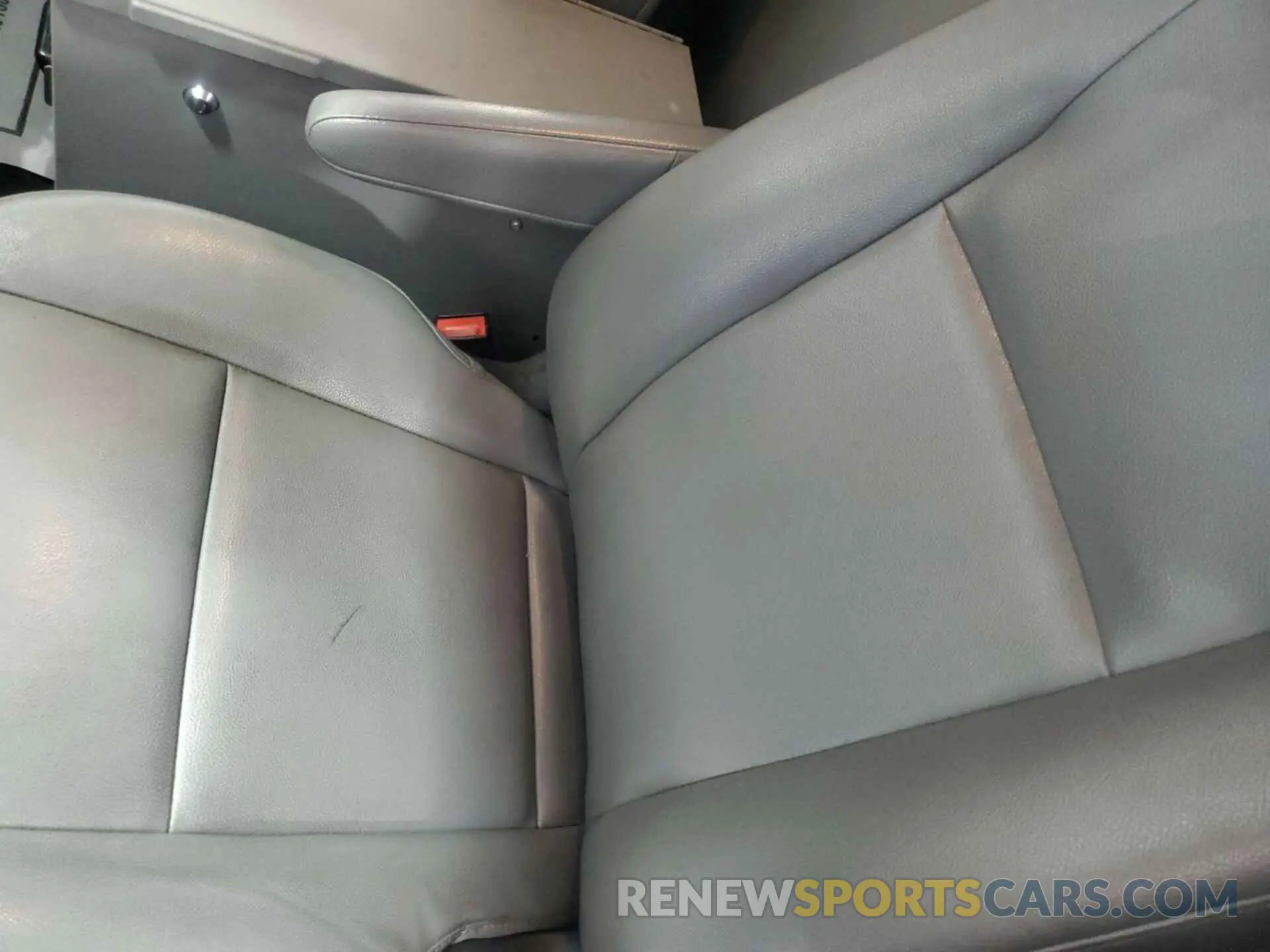 31 Photograph of a damaged car 1FTYE1YM0KKB28313 FORD TRANSIT-150 2019