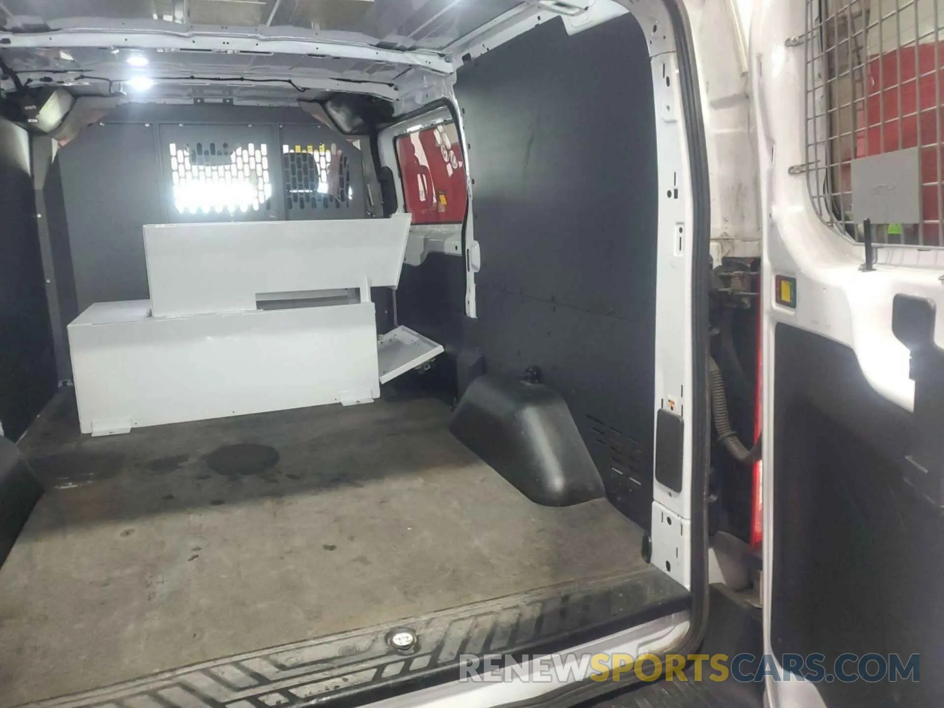 32 Photograph of a damaged car 1FTYE1YM0KKB28313 FORD TRANSIT-150 2019