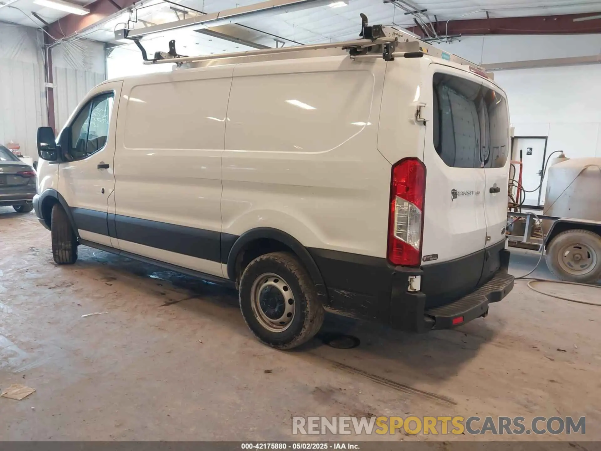 3 Photograph of a damaged car 1FTYE1YM0KKB77849 FORD TRANSIT-150 2019