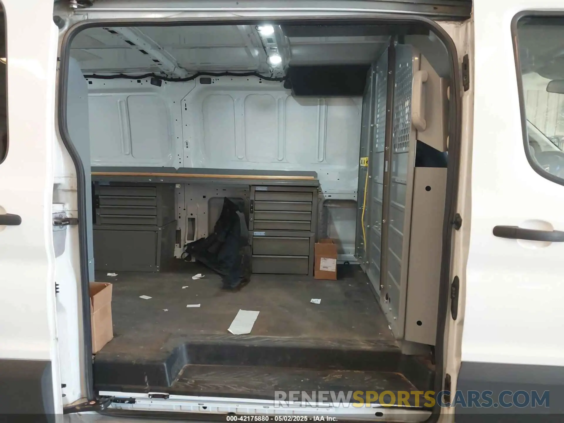 8 Photograph of a damaged car 1FTYE1YM0KKB77849 FORD TRANSIT-150 2019