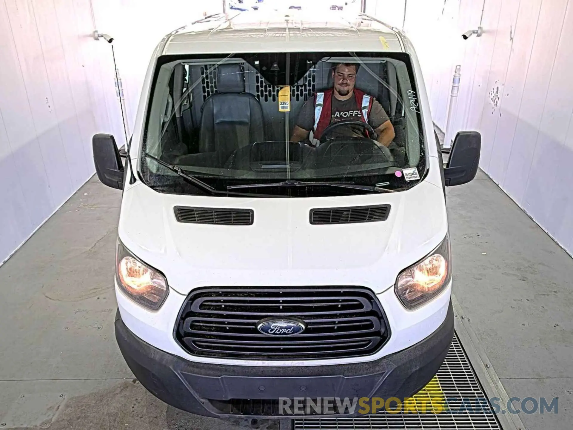 25 Photograph of a damaged car 1FTYE1YM1KKB40180 FORD TRANSIT-150 2019