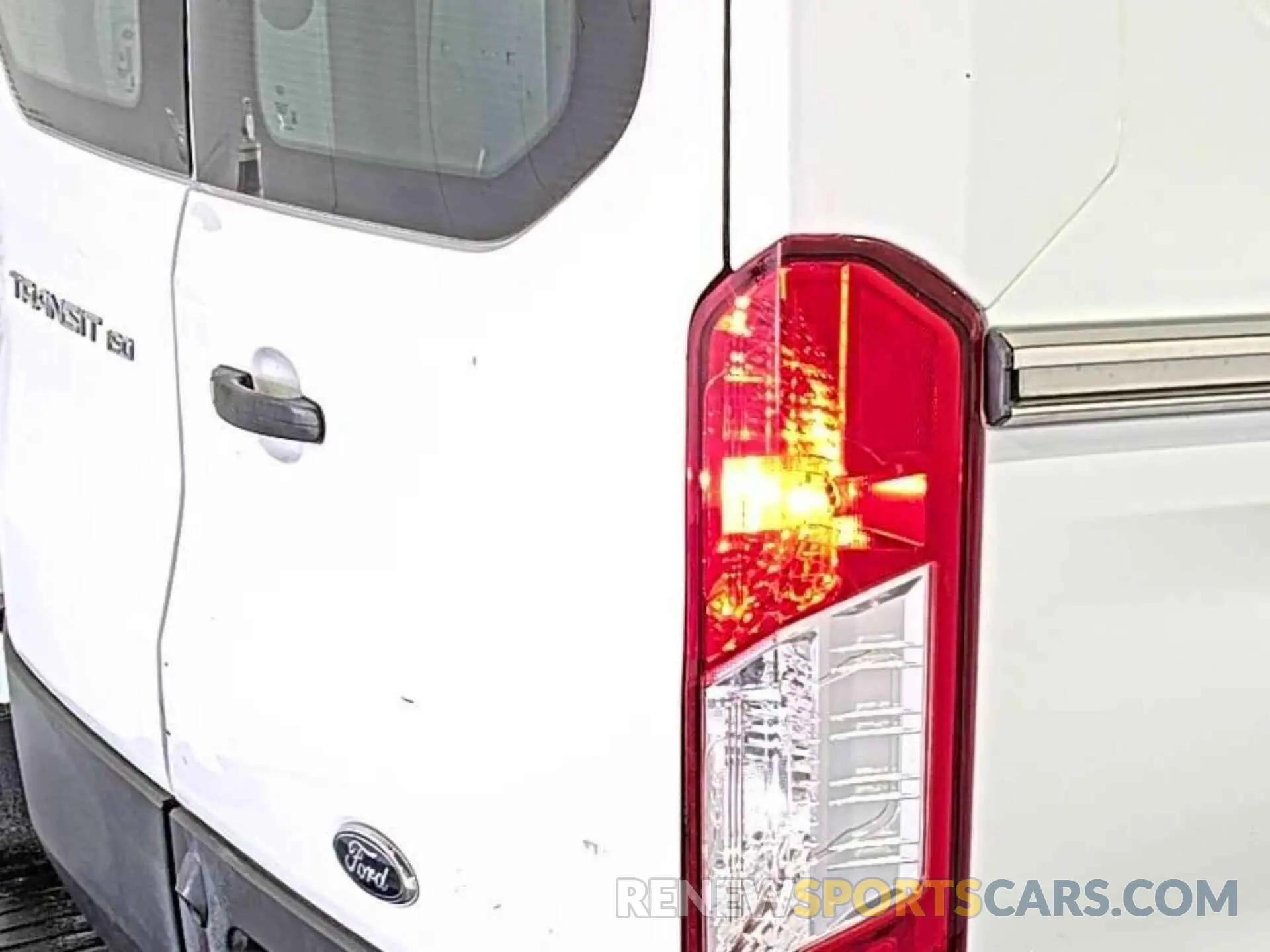 28 Photograph of a damaged car 1FTYE1YM1KKB40180 FORD TRANSIT-150 2019