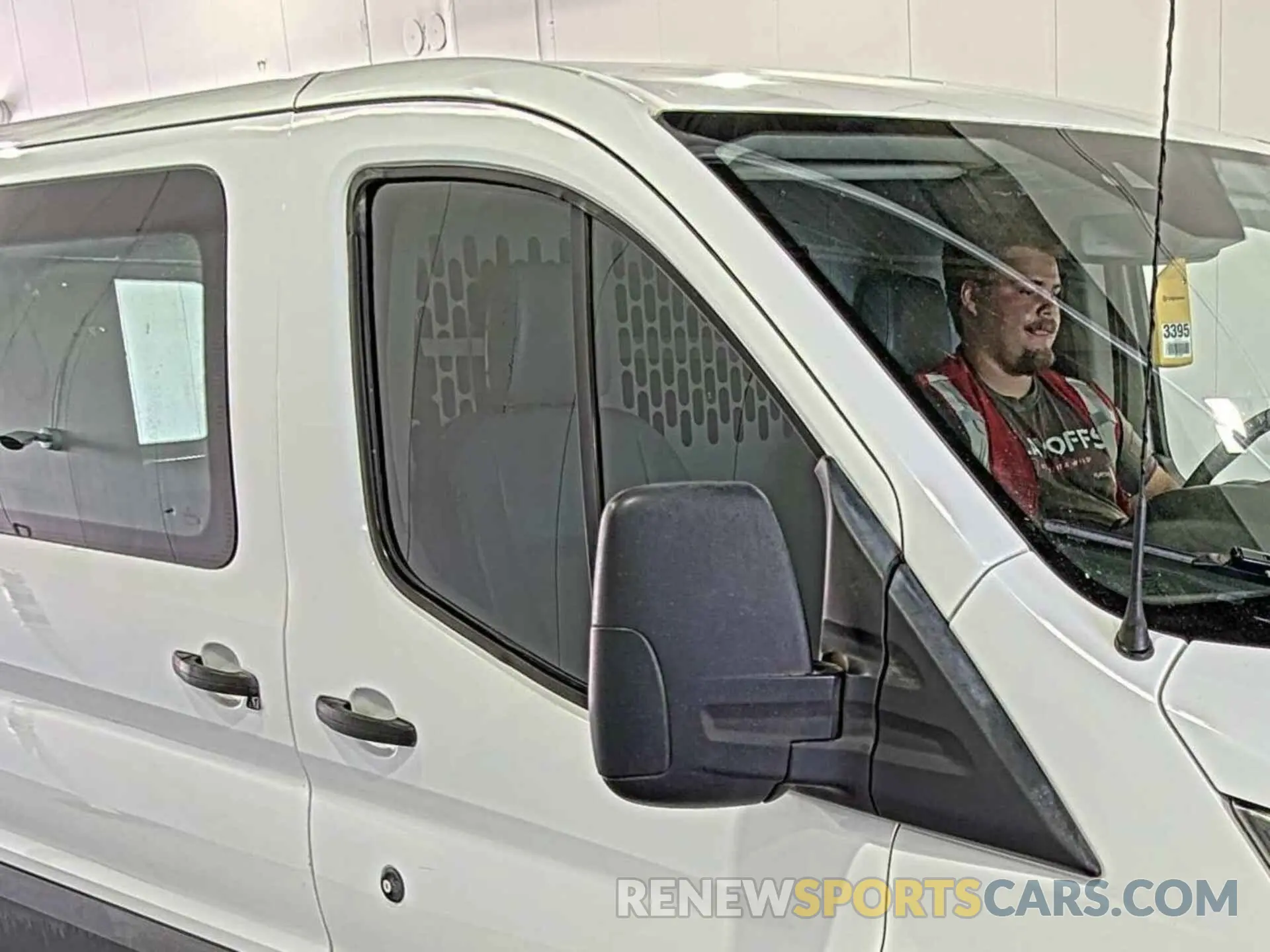 29 Photograph of a damaged car 1FTYE1YM1KKB40180 FORD TRANSIT-150 2019