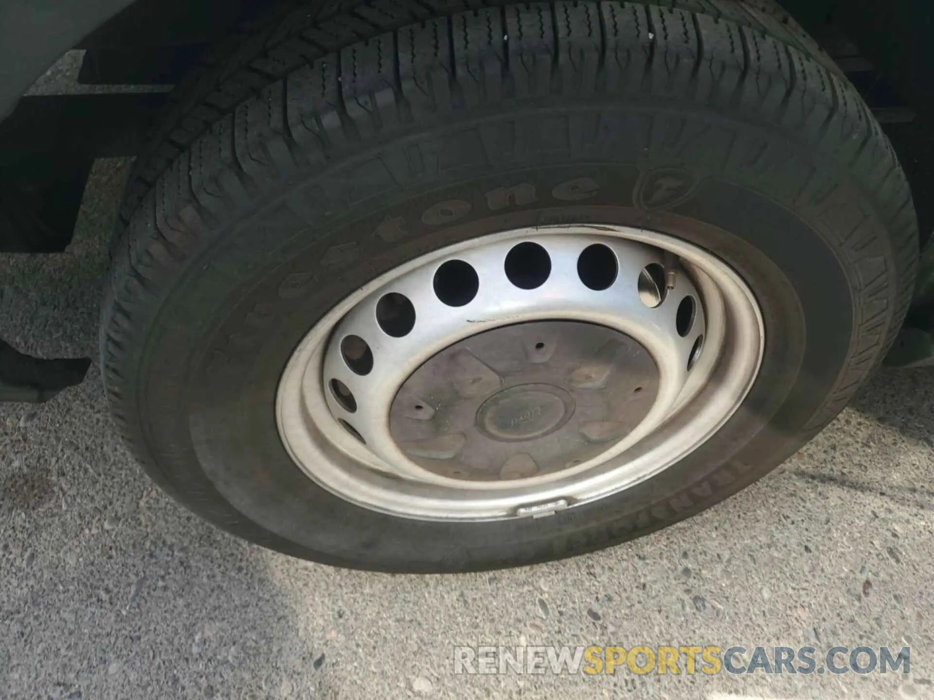 5 Photograph of a damaged car 1FTYE1YM1KKB40180 FORD TRANSIT-150 2019