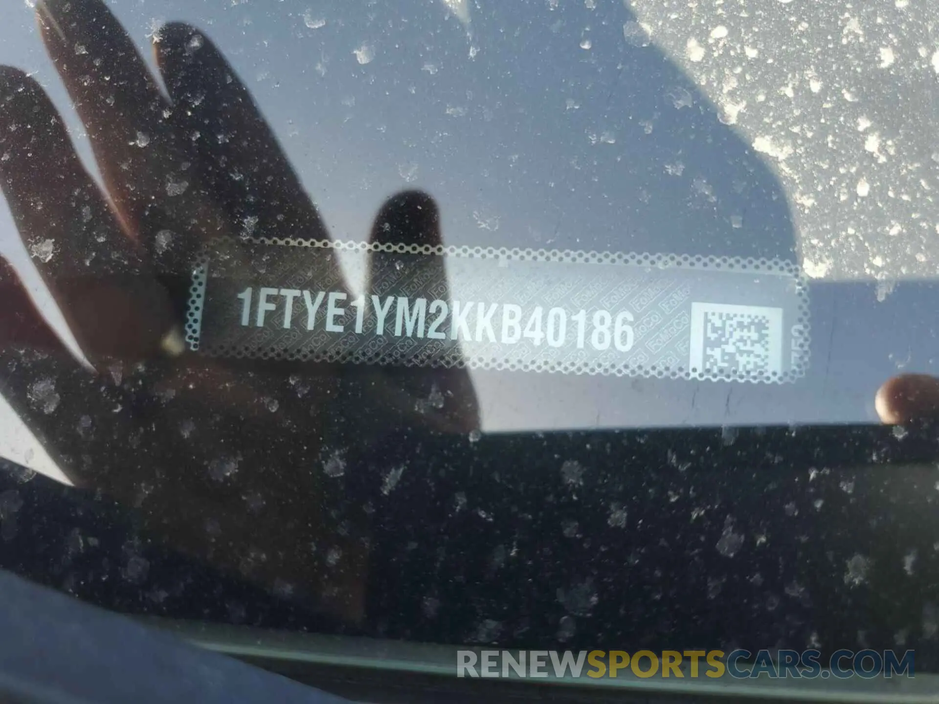 6 Photograph of a damaged car 1FTYE1YM2KKB40186 FORD TRANSIT-150 2019
