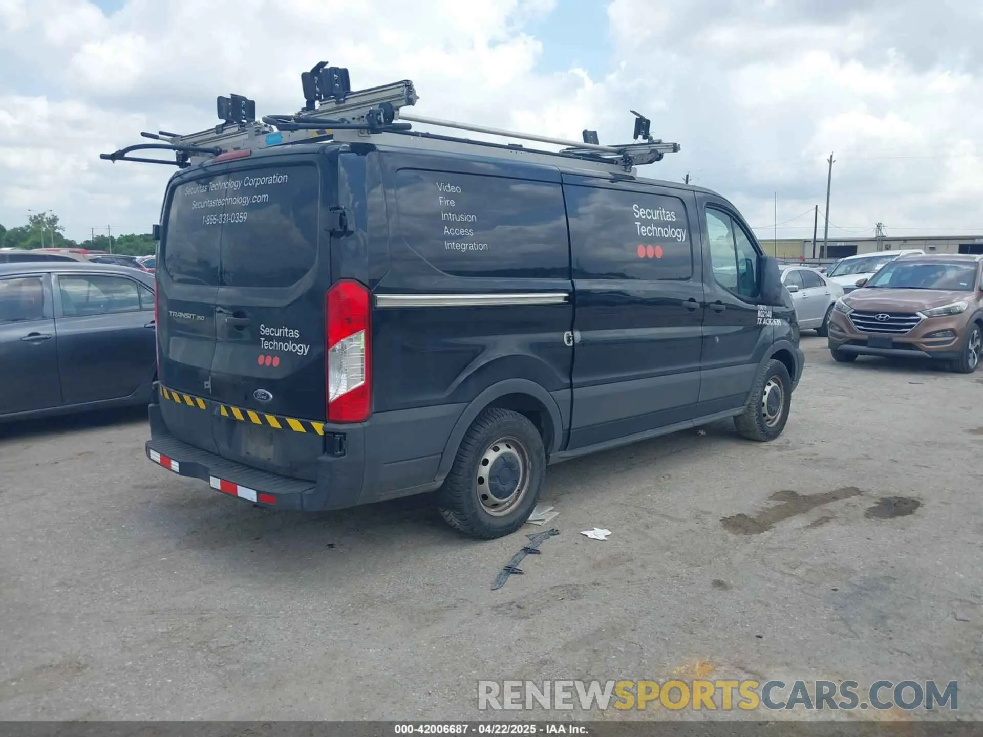 4 Photograph of a damaged car 1FTYE1YM4KKA41515 FORD TRANSIT-150 2019