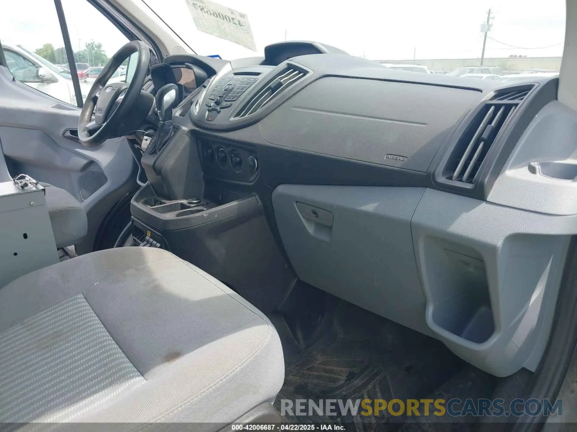 5 Photograph of a damaged car 1FTYE1YM4KKA41515 FORD TRANSIT-150 2019