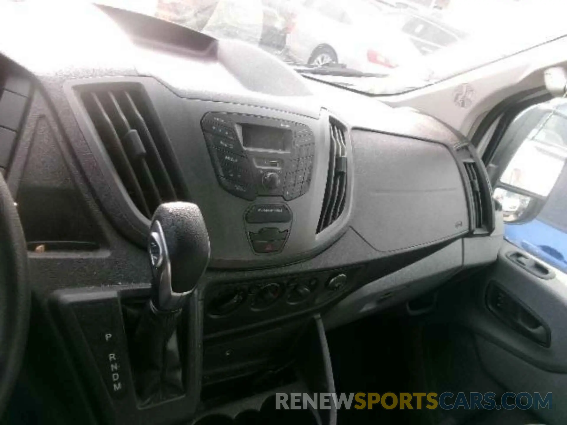 17 Photograph of a damaged car 1FTYE1YM5KKB31918 FORD TRANSIT-150 2019