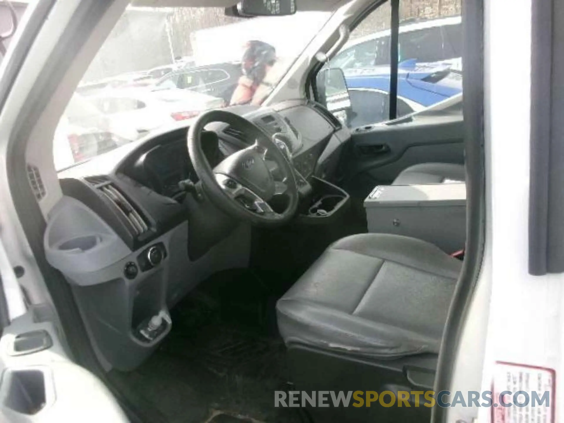 3 Photograph of a damaged car 1FTYE1YM5KKB31918 FORD TRANSIT-150 2019