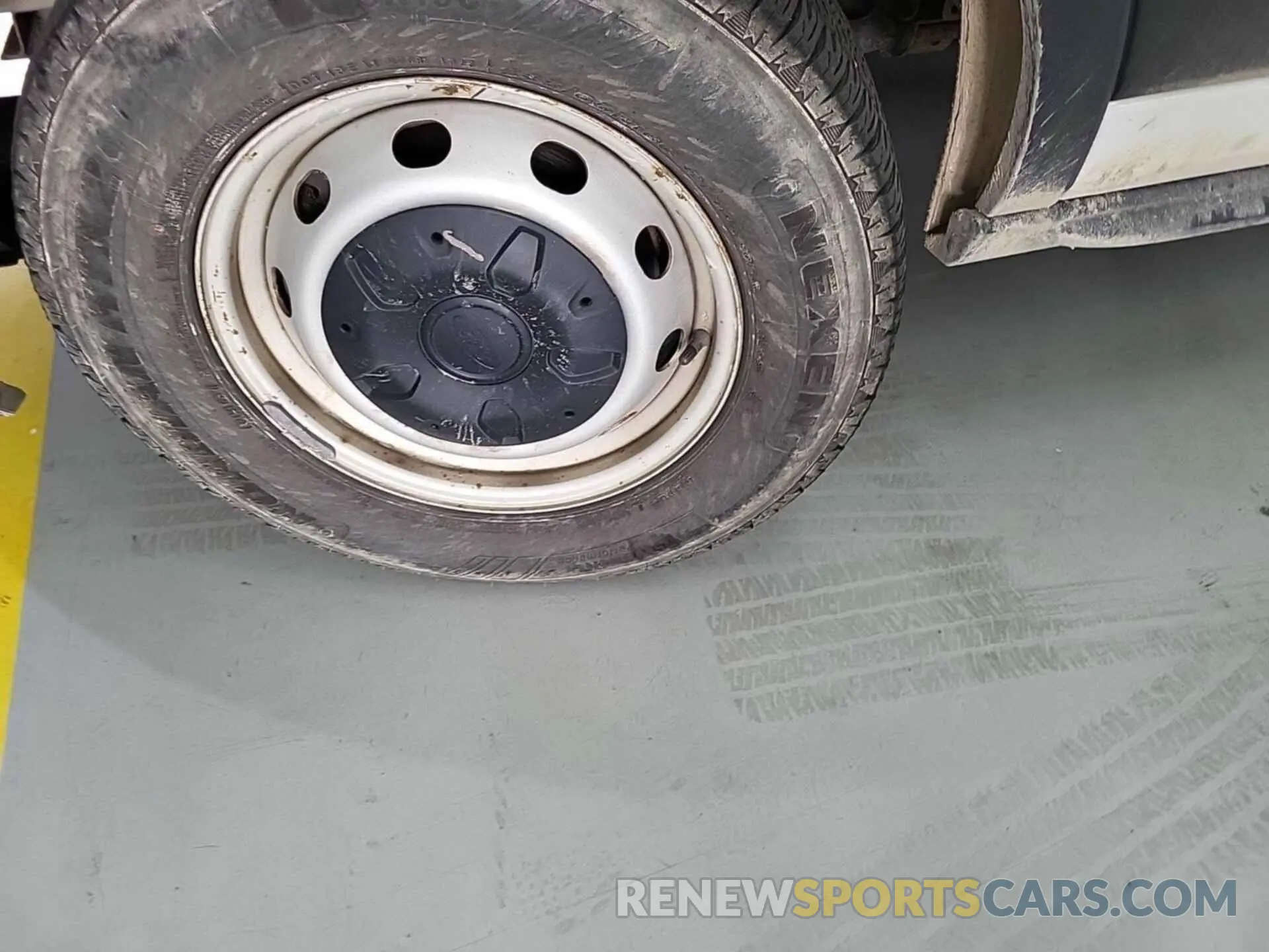 19 Photograph of a damaged car 1FTYE1YM6KKB28316 FORD TRANSIT-150 2019
