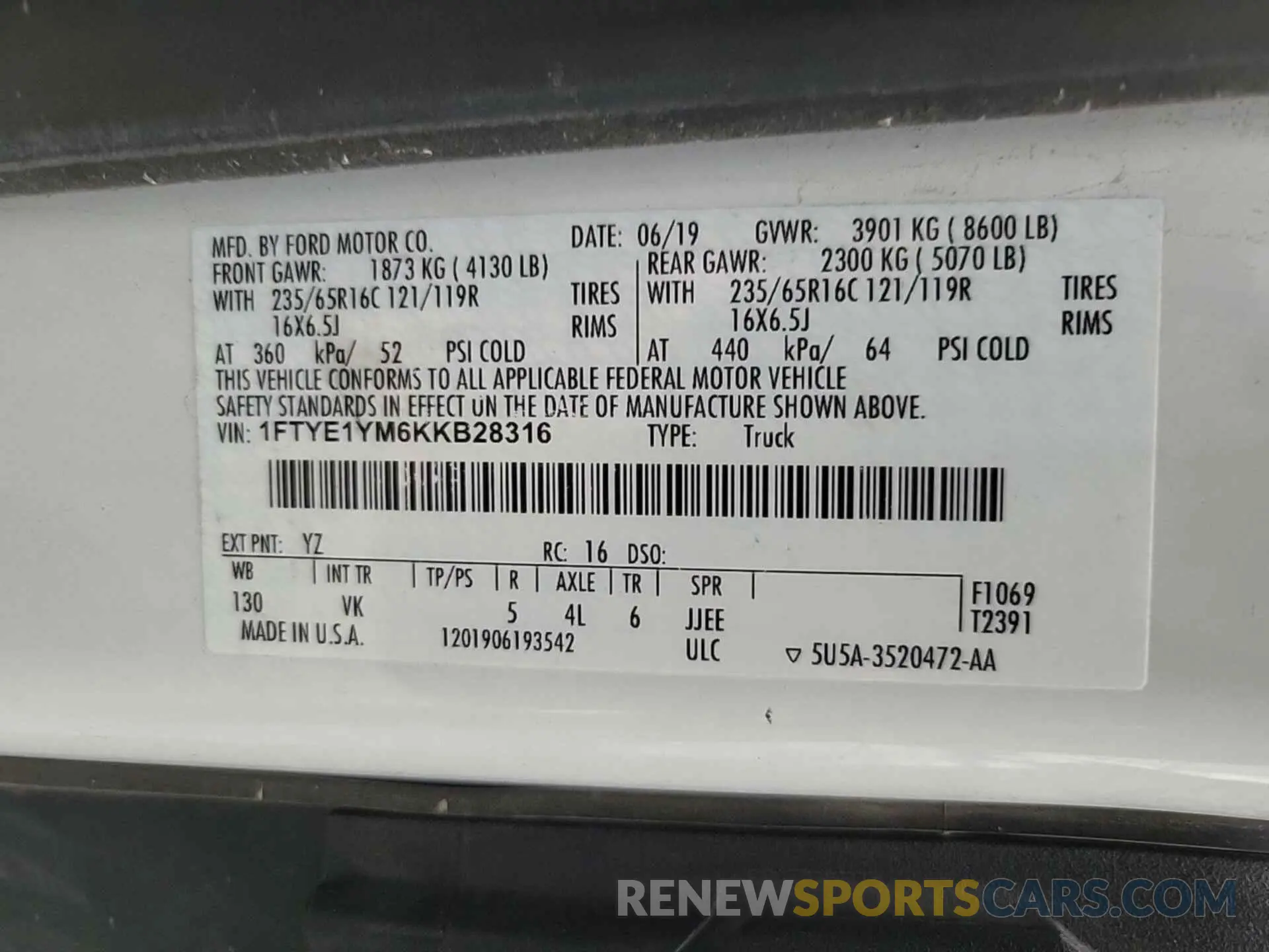 33 Photograph of a damaged car 1FTYE1YM6KKB28316 FORD TRANSIT-150 2019