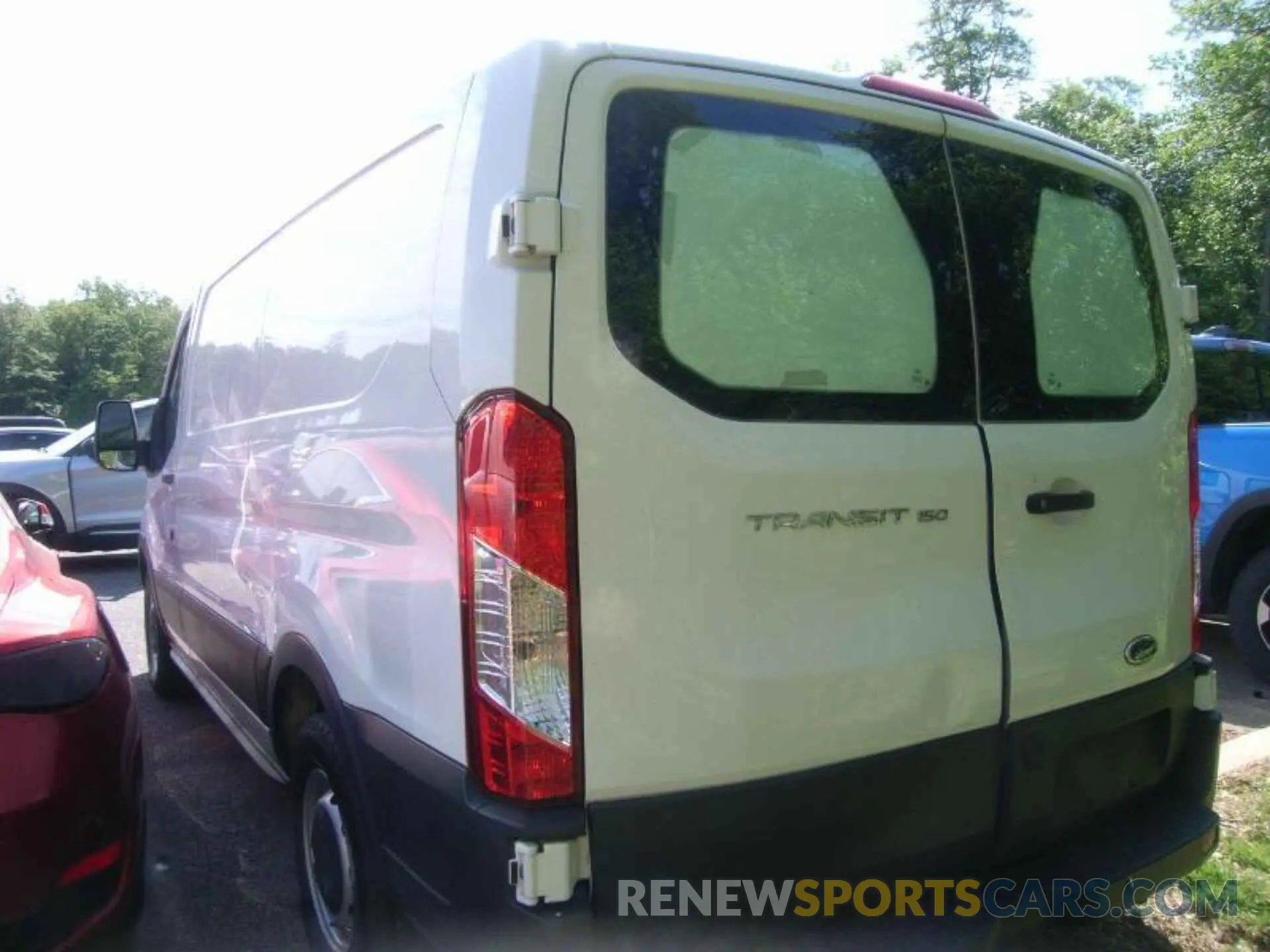 4 Photograph of a damaged car 1FTYE1YM8KKB31914 FORD TRANSIT-150 2019