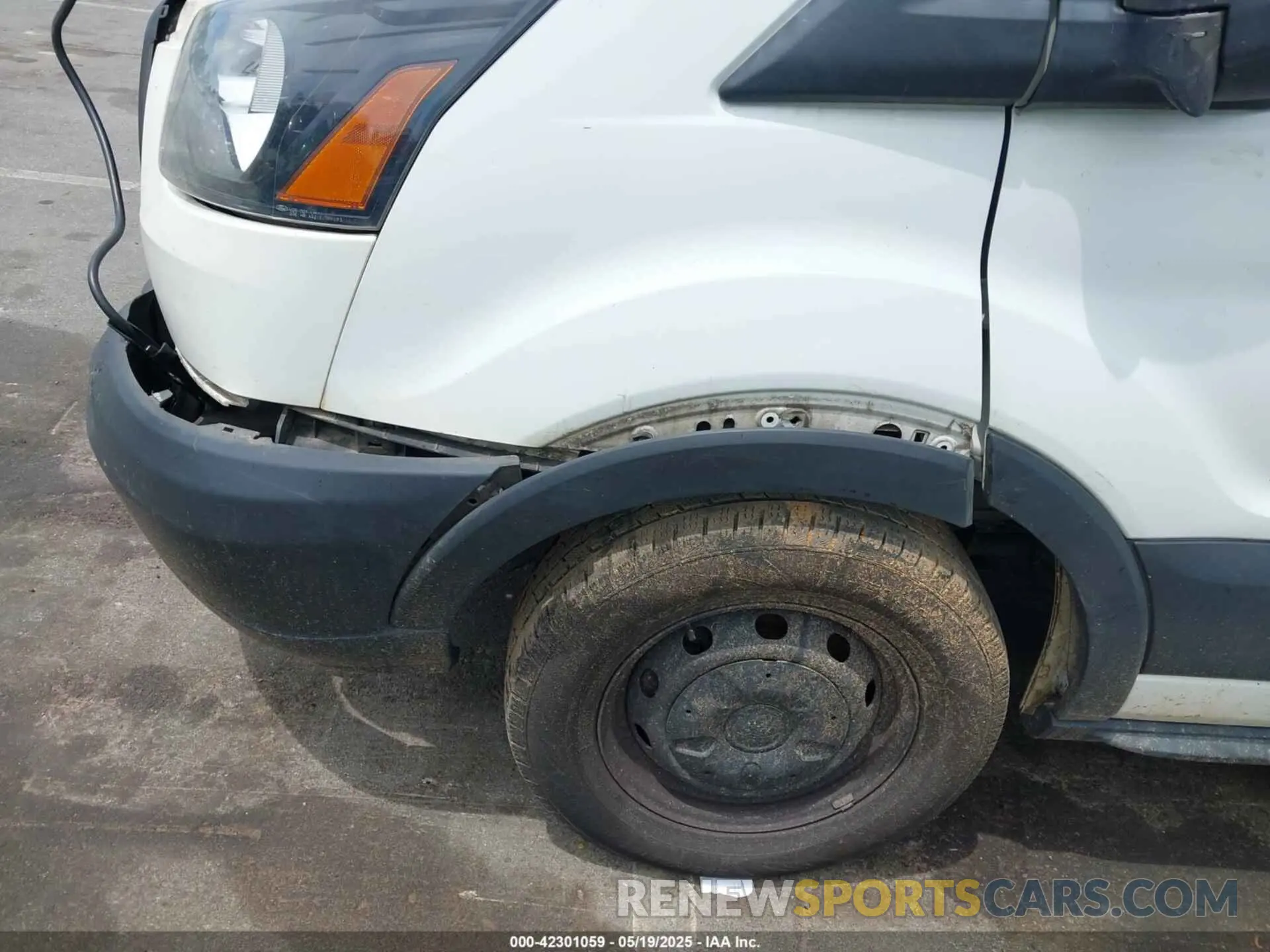 6 Photograph of a damaged car 1FTYE1YMXKKA58898 FORD TRANSIT-150 2019