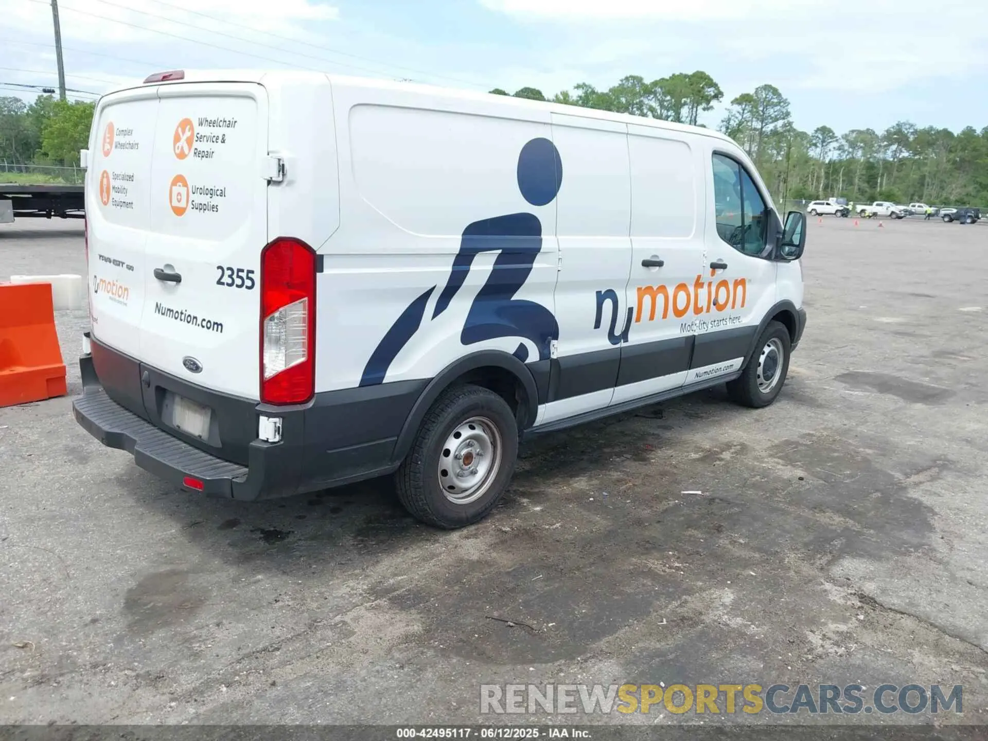 4 Photograph of a damaged car 1FTYE1ZM3KKB46285 FORD TRANSIT-150 2019