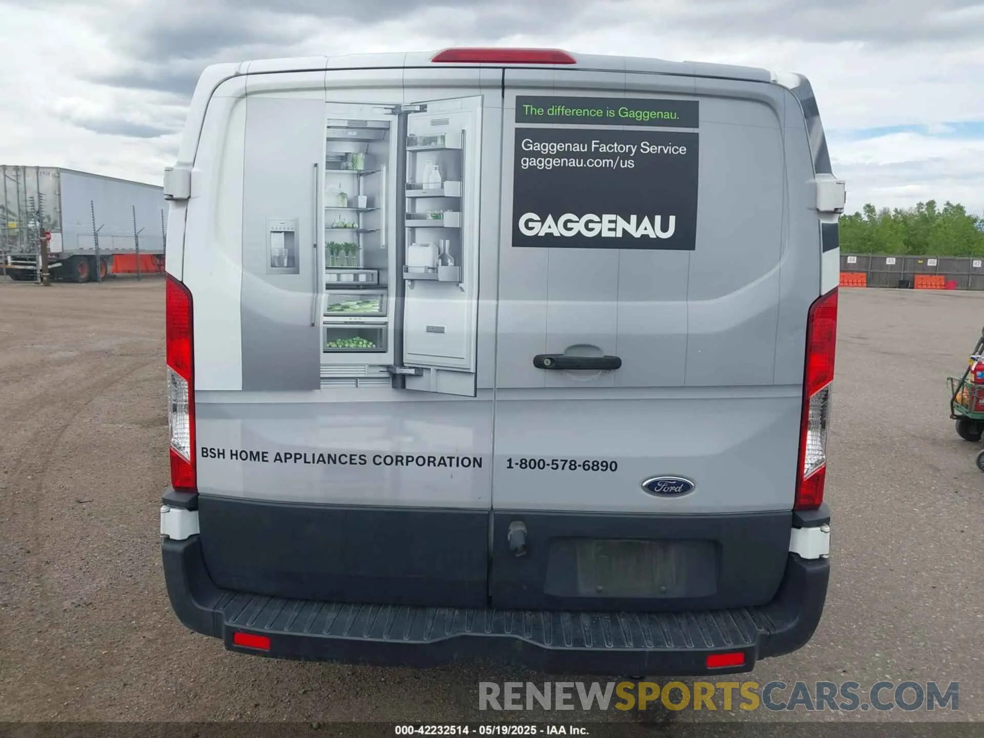 16 Photograph of a damaged car 1FTYE1ZM5KKB61368 FORD TRANSIT-150 2019
