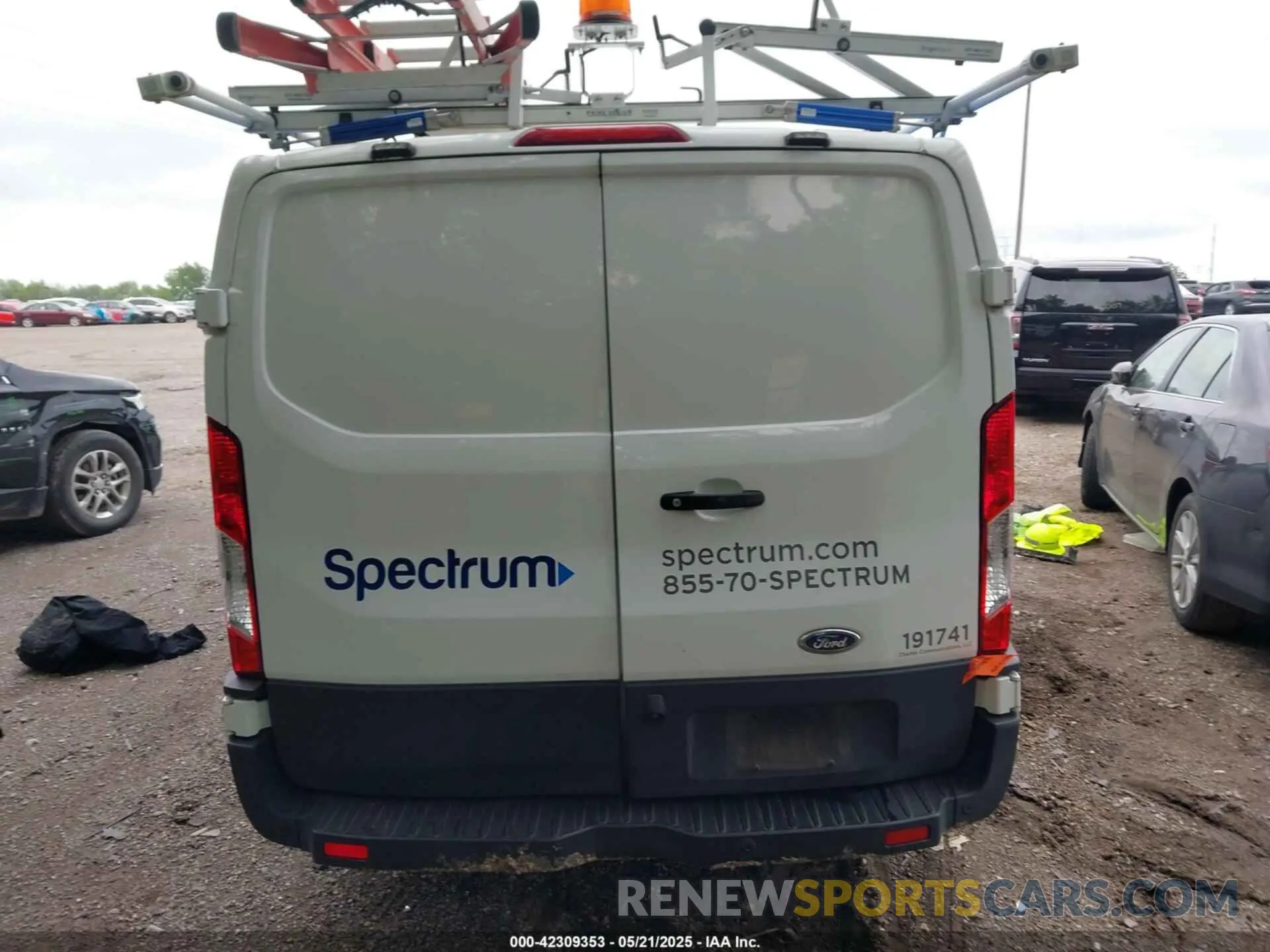 16 Photograph of a damaged car 1FTYE1ZM7KKA26506 FORD TRANSIT-150 2019
