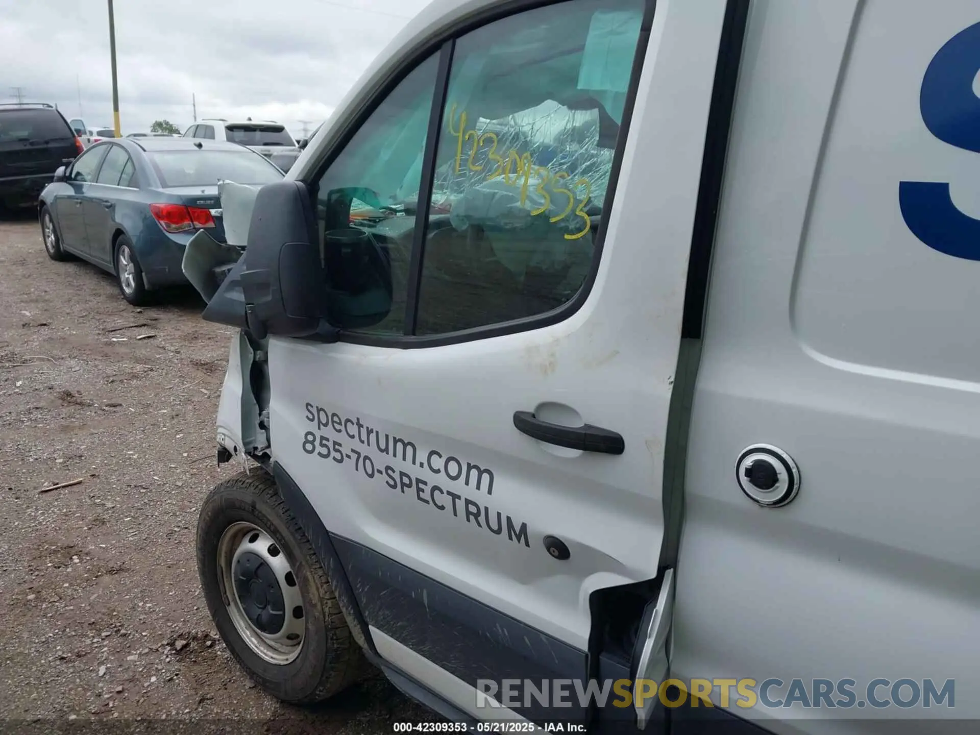 17 Photograph of a damaged car 1FTYE1ZM7KKA26506 FORD TRANSIT-150 2019