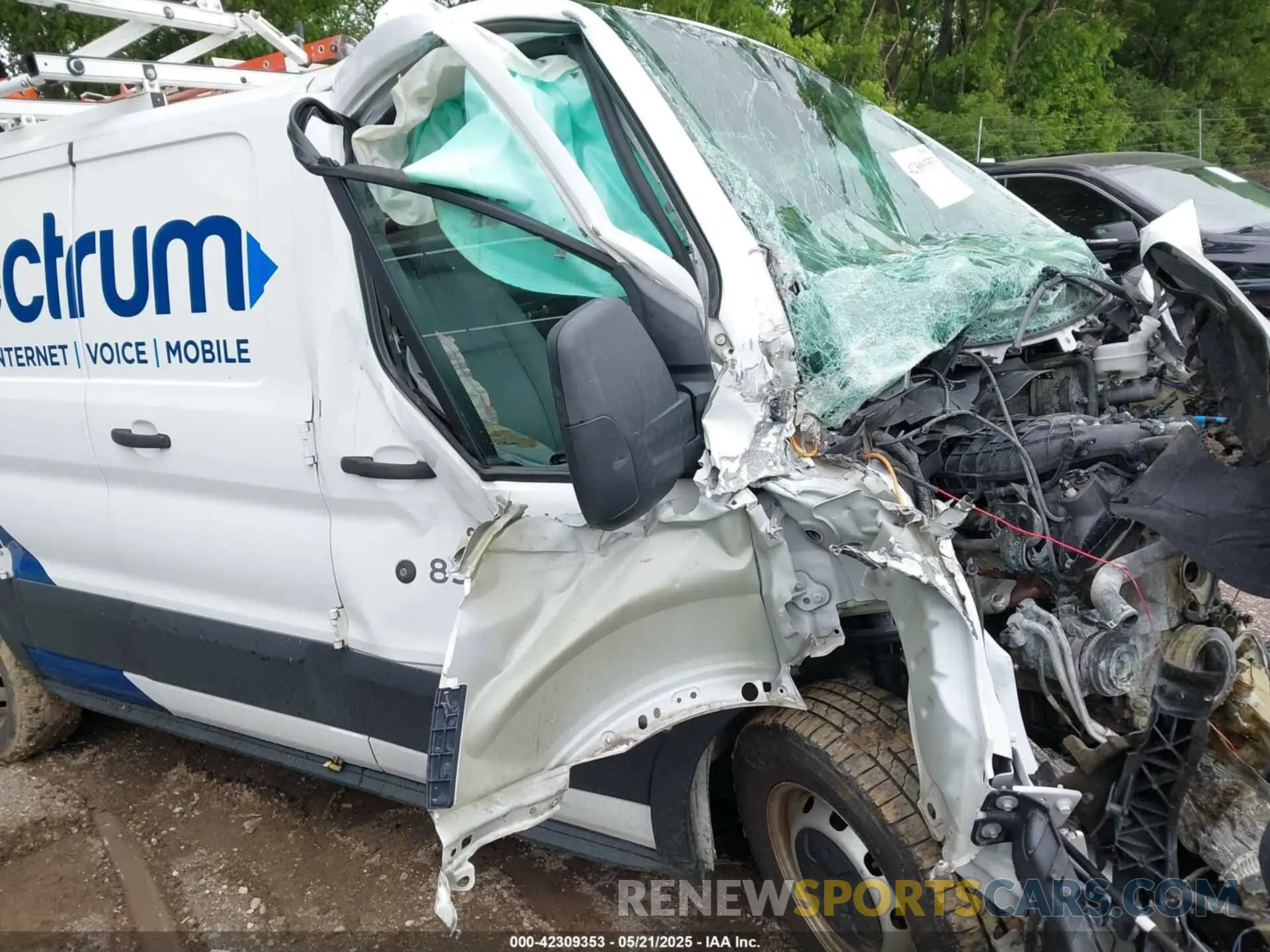 18 Photograph of a damaged car 1FTYE1ZM7KKA26506 FORD TRANSIT-150 2019