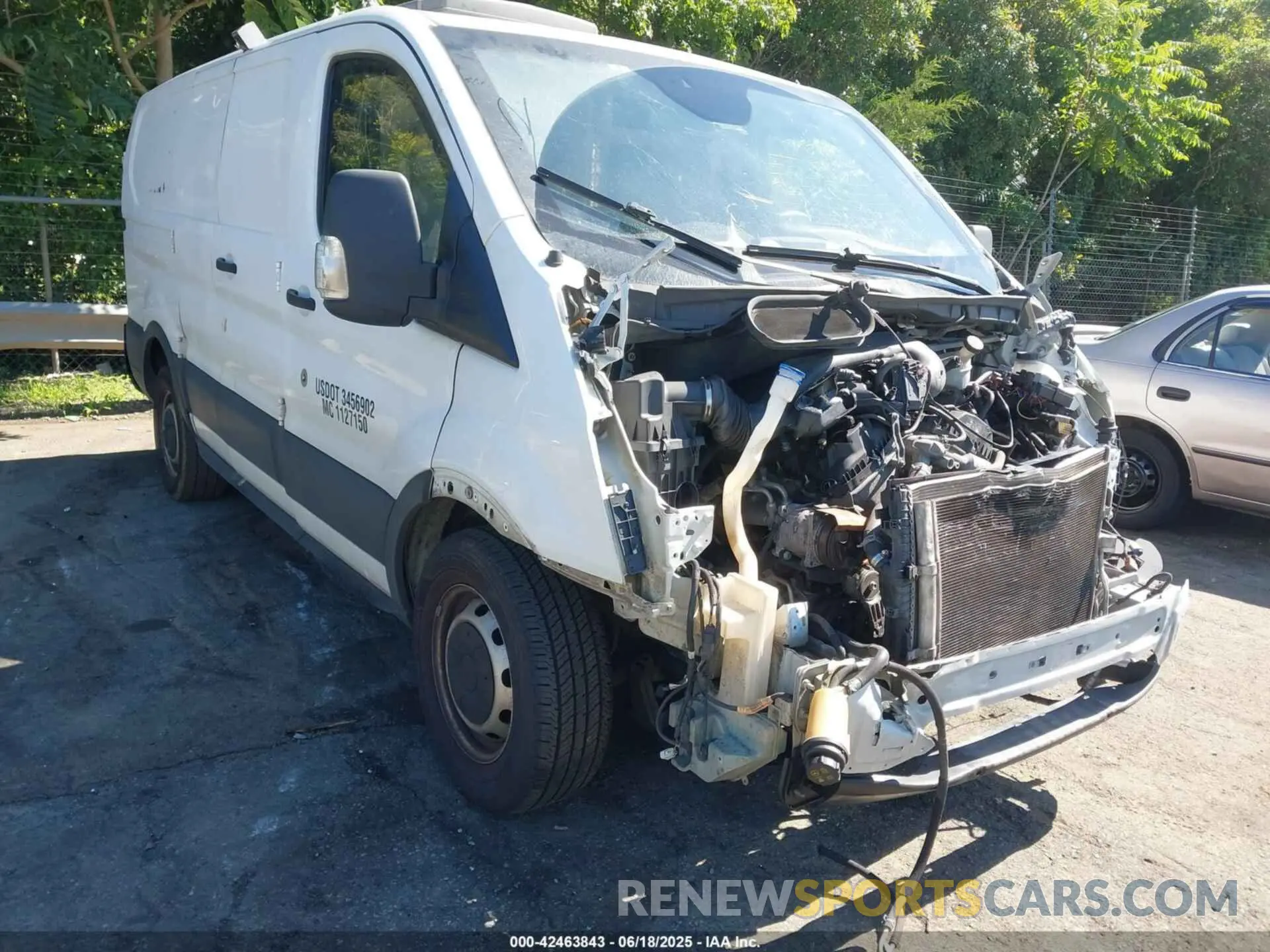 17 Photograph of a damaged car 1FTYE1ZM7KKB75305 FORD TRANSIT-150 2019