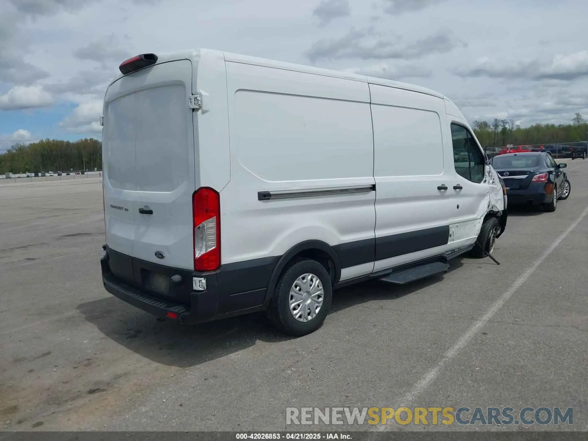 4 Photograph of a damaged car 1FTYE2CM2KKB21876 FORD TRANSIT-150 2019