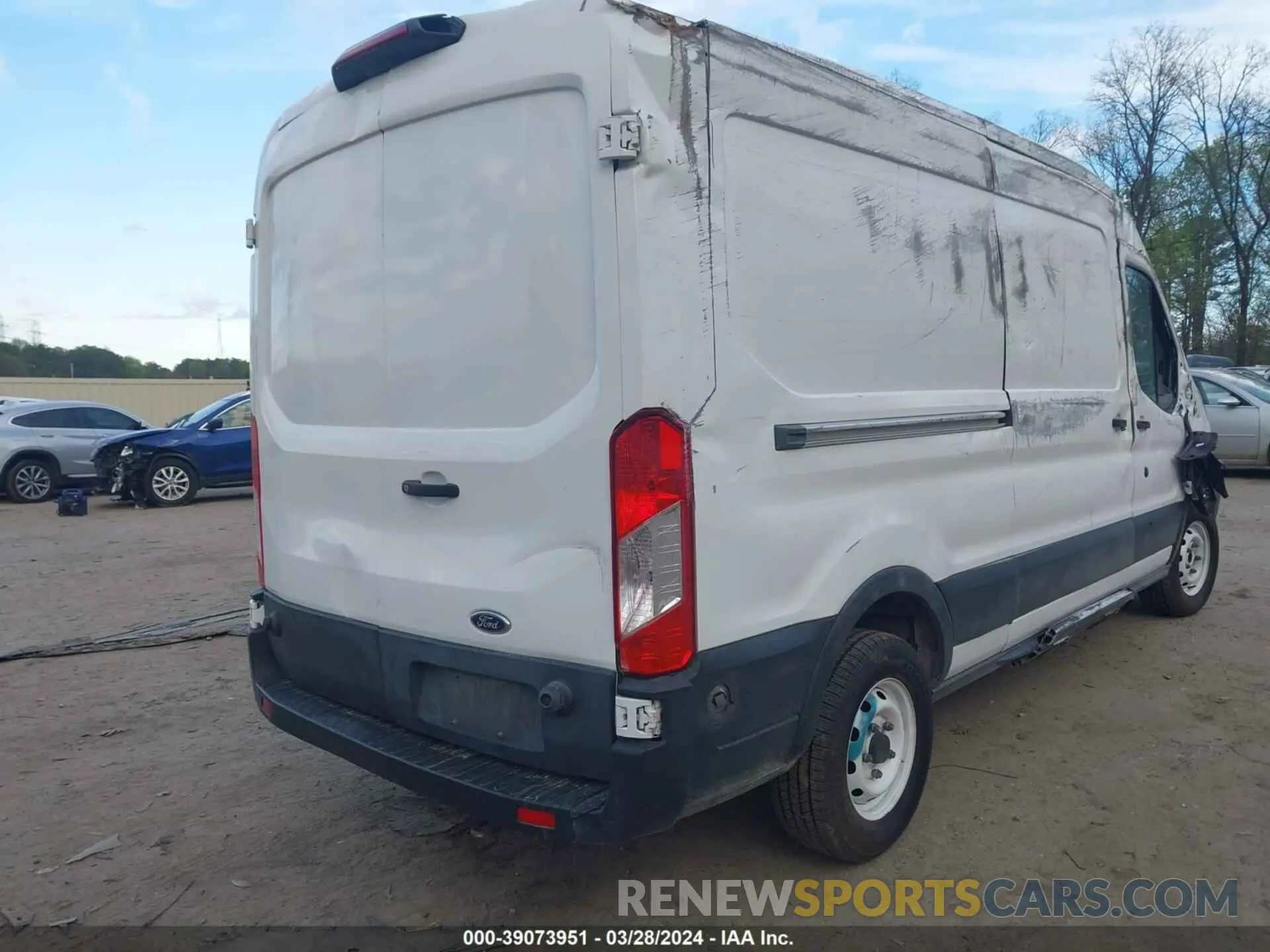 4 Photograph of a damaged car 1FTYE2CM3KKB32479 FORD TRANSIT-150 2019