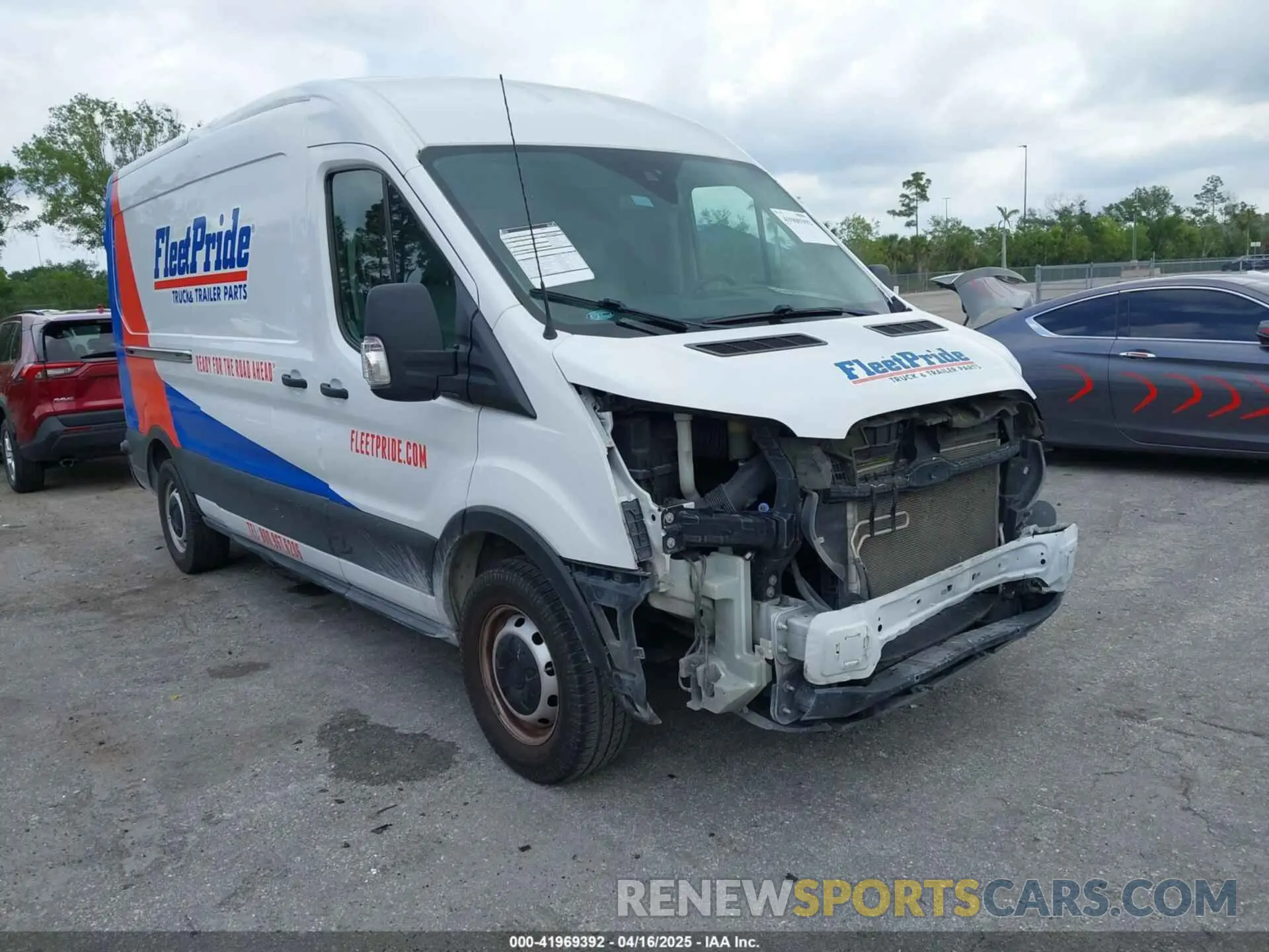 17 Photograph of a damaged car 1FTYE2CM7KKB76498 FORD TRANSIT-150 2019