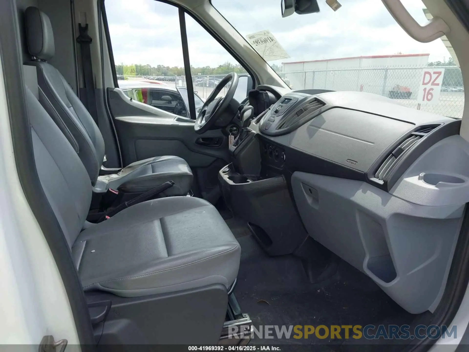 5 Photograph of a damaged car 1FTYE2CM7KKB76498 FORD TRANSIT-150 2019