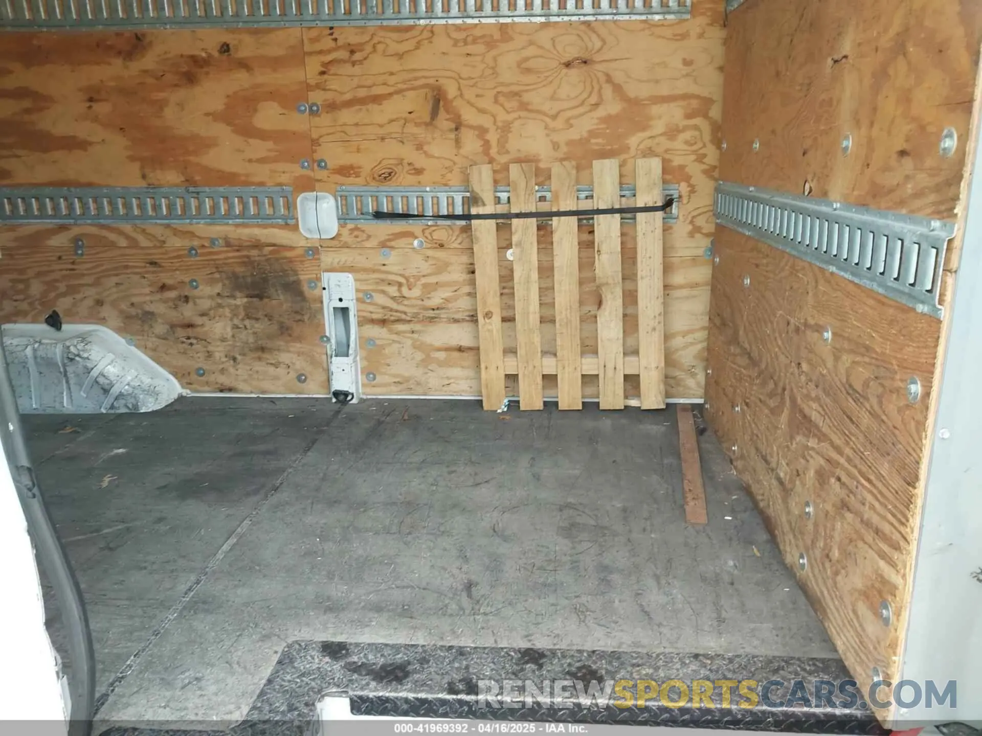 8 Photograph of a damaged car 1FTYE2CM7KKB76498 FORD TRANSIT-150 2019