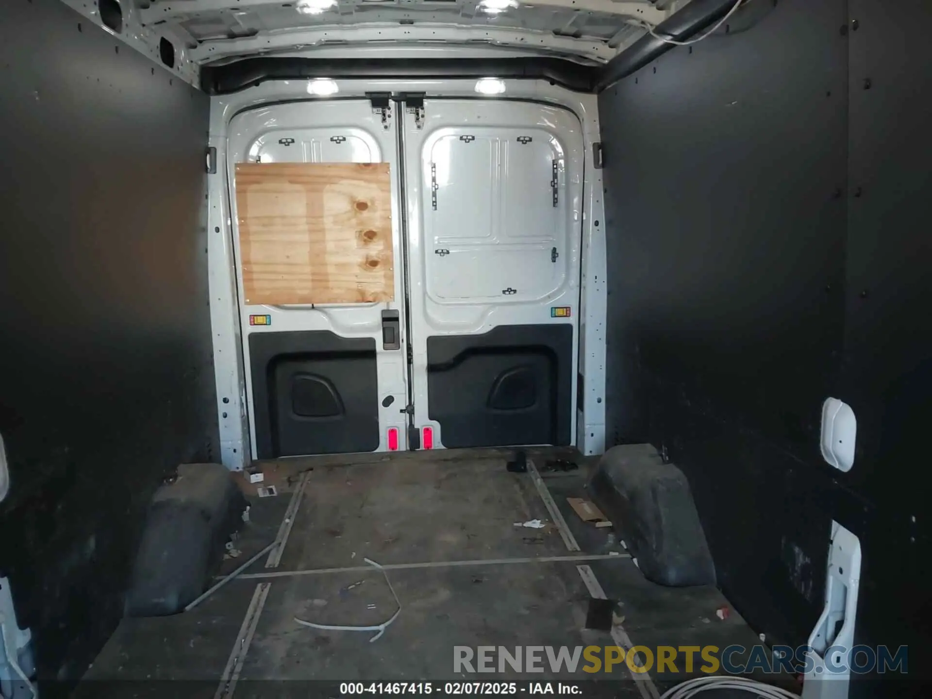 8 Photograph of a damaged car 1FTYE2CMXKKA84706 FORD TRANSIT-150 2019