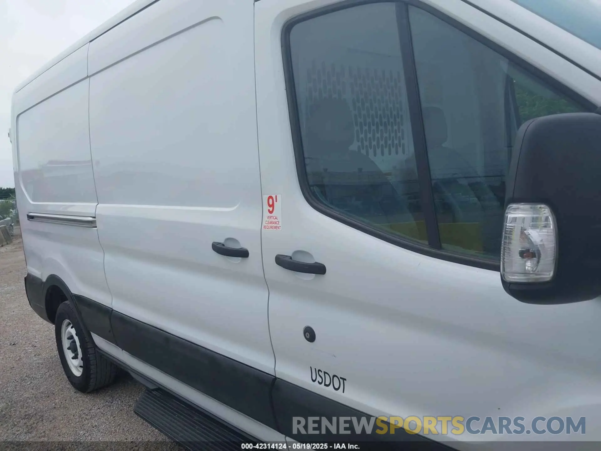 13 Photograph of a damaged car 1FTYE2CMXKKB67987 FORD TRANSIT-150 2019