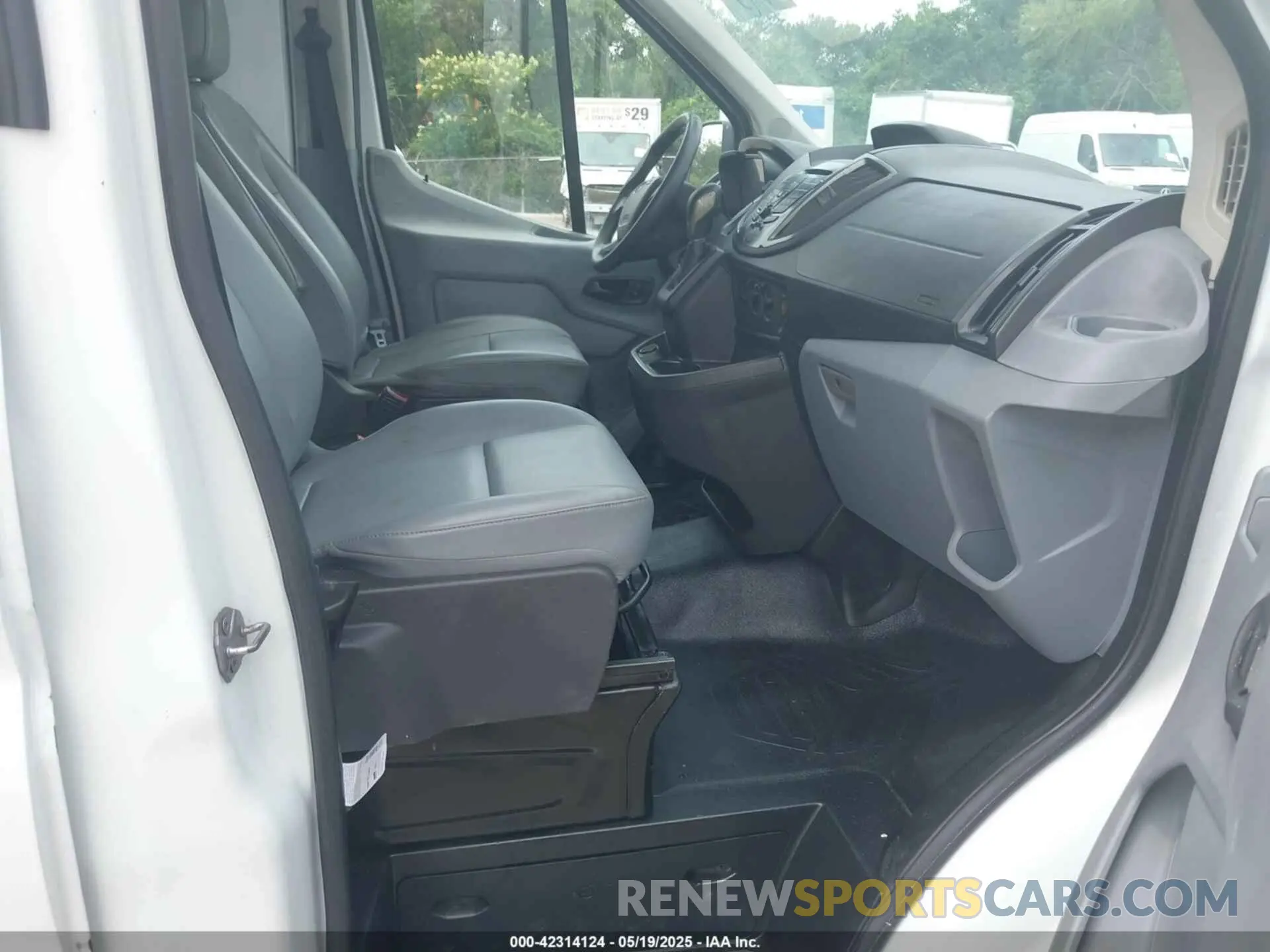 5 Photograph of a damaged car 1FTYE2CMXKKB67987 FORD TRANSIT-150 2019