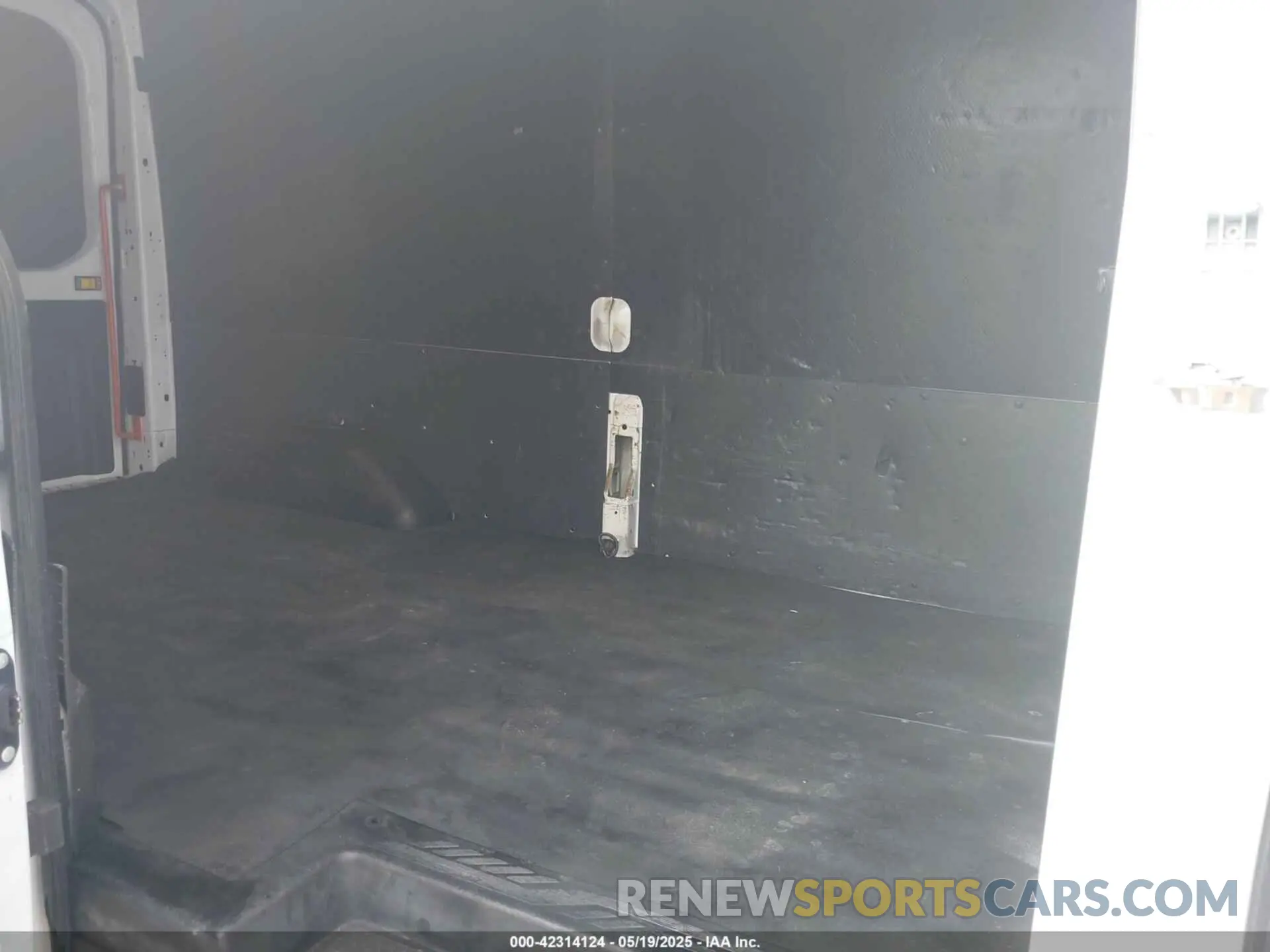 8 Photograph of a damaged car 1FTYE2CMXKKB67987 FORD TRANSIT-150 2019