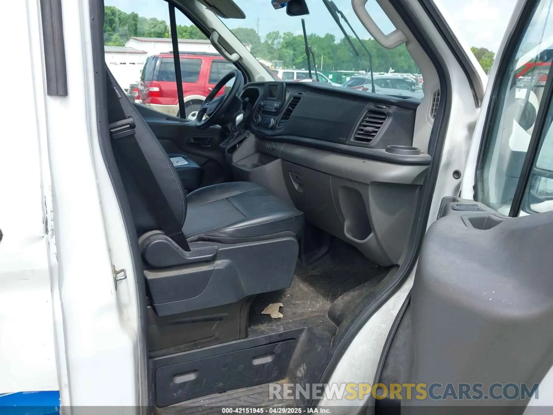 5 Photograph of a damaged car 1FTYE1C85LKA46315 FORD TRANSIT-150 2020