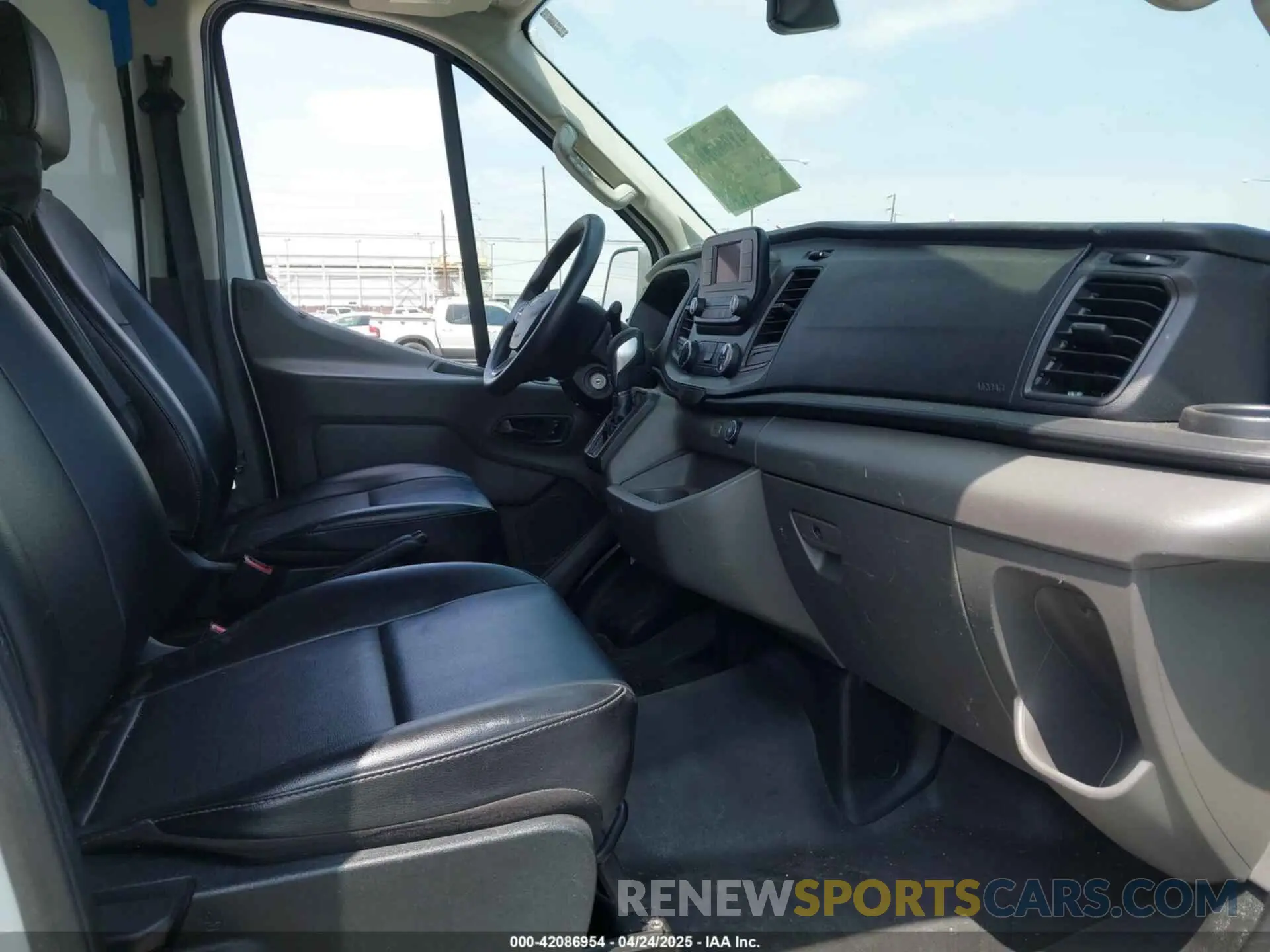 5 Photograph of a damaged car 1FTYE1C89LKB18309 FORD TRANSIT-150 2020