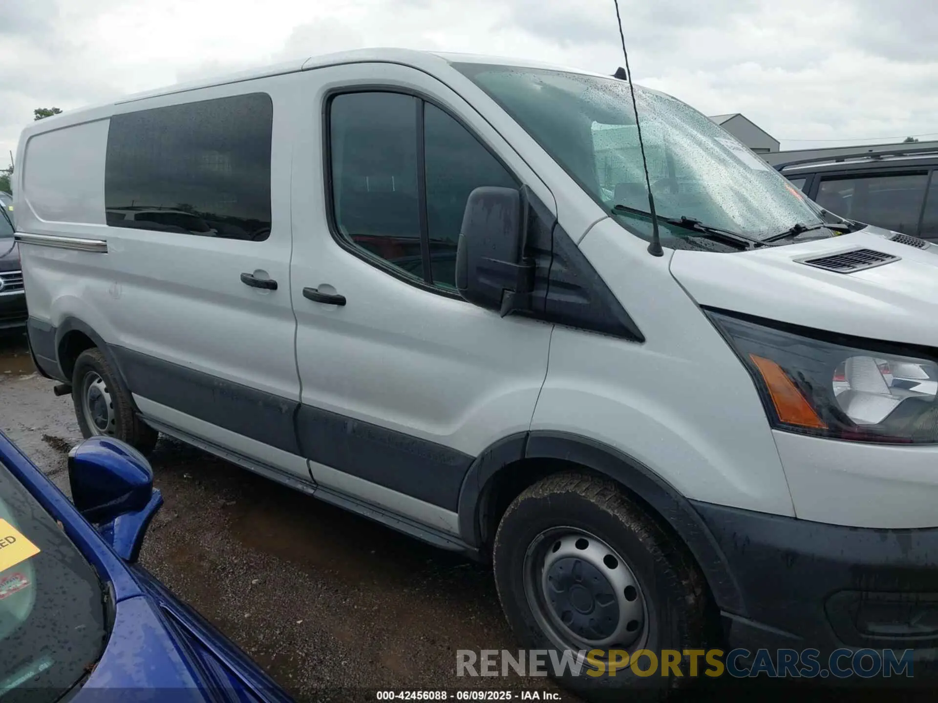 13 Photograph of a damaged car 1FTYE1Y83LKB22350 FORD TRANSIT-150 2020