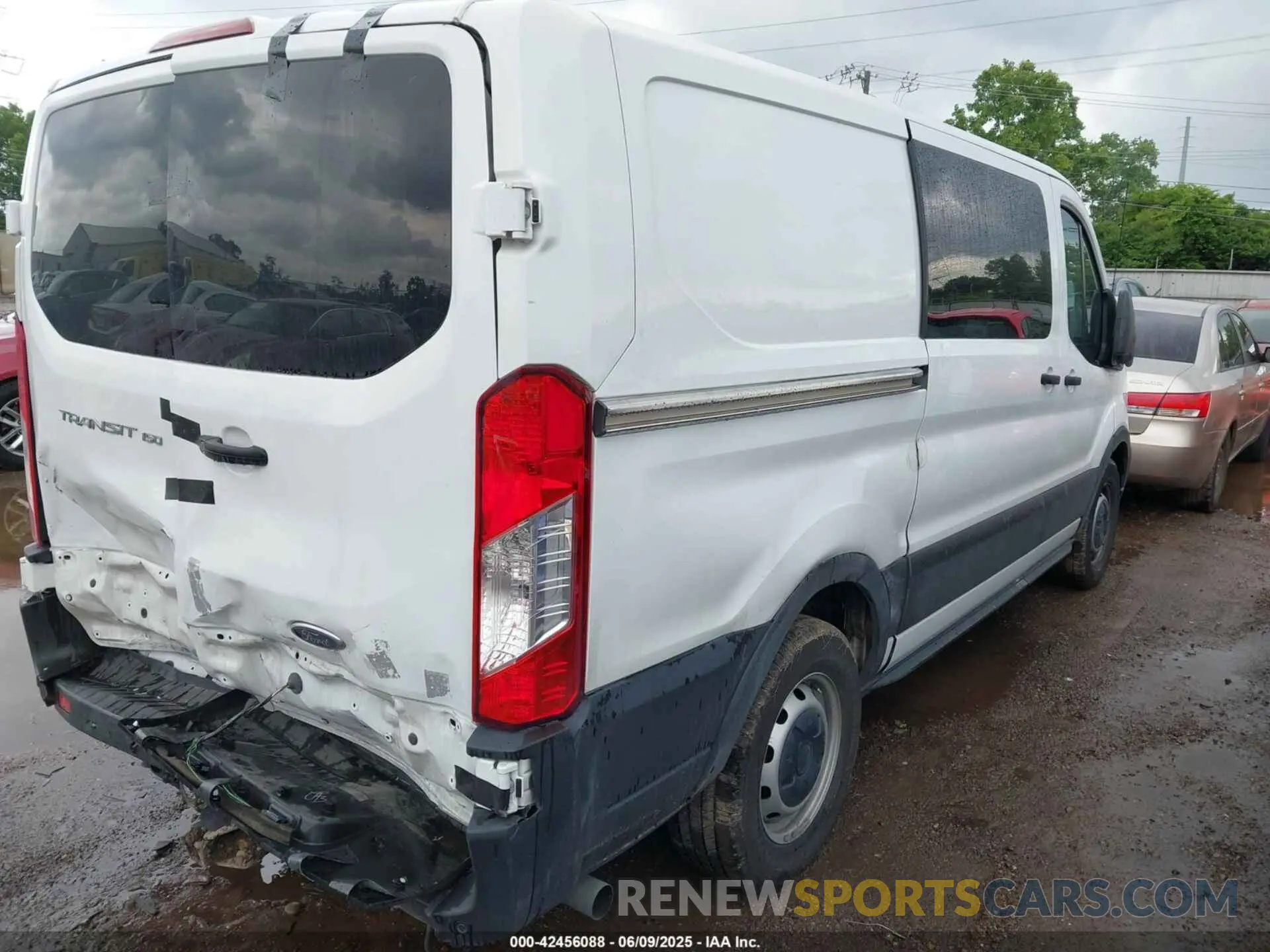 4 Photograph of a damaged car 1FTYE1Y83LKB22350 FORD TRANSIT-150 2020