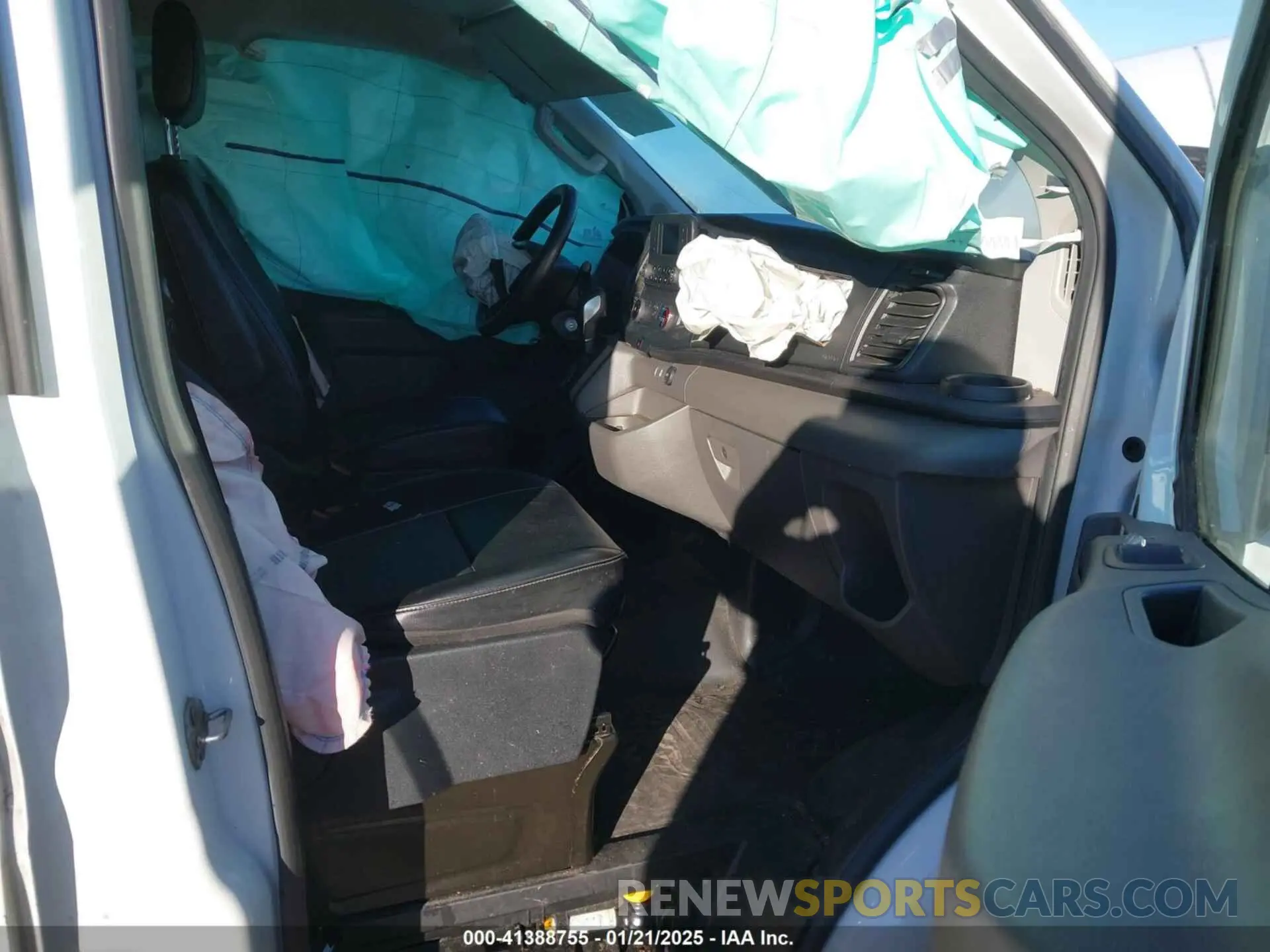 5 Photograph of a damaged car 1FTYE1Y84LKB43188 FORD TRANSIT-150 2020