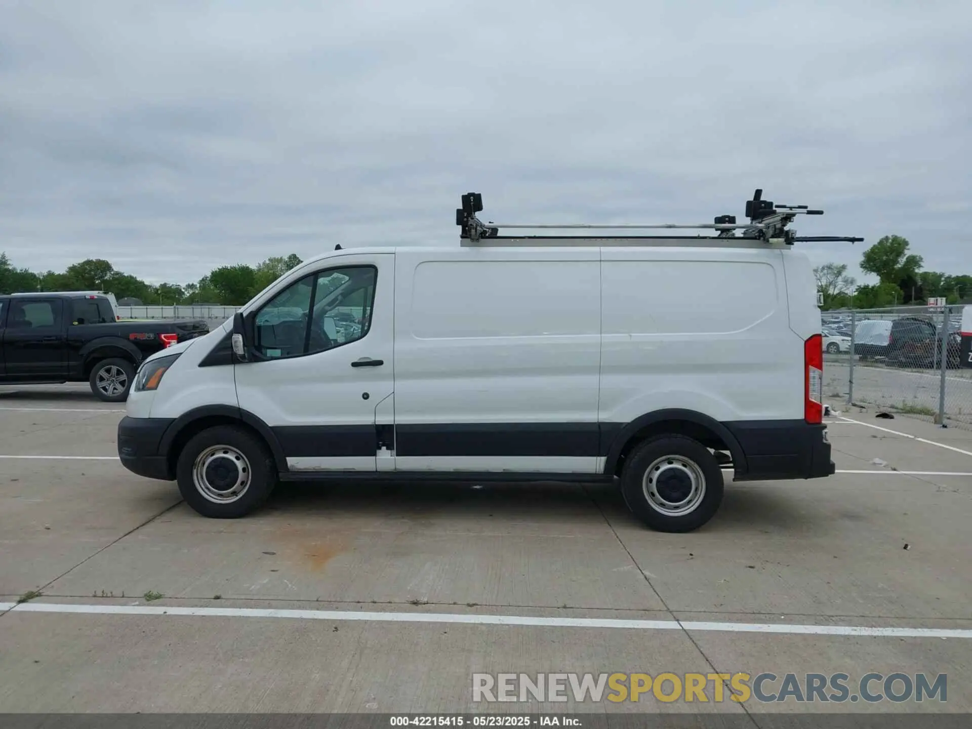 14 Photograph of a damaged car 1FTYE1Y85LKA25294 FORD TRANSIT-150 2020